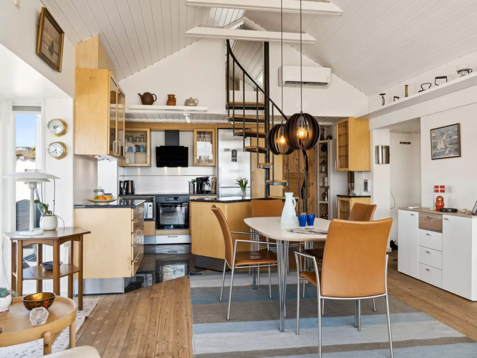 "Michel" - 25m from the sea-Binnen