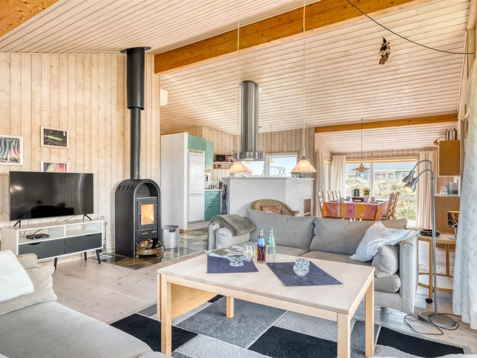 "Hughe" - 200m from the sea-Binnen