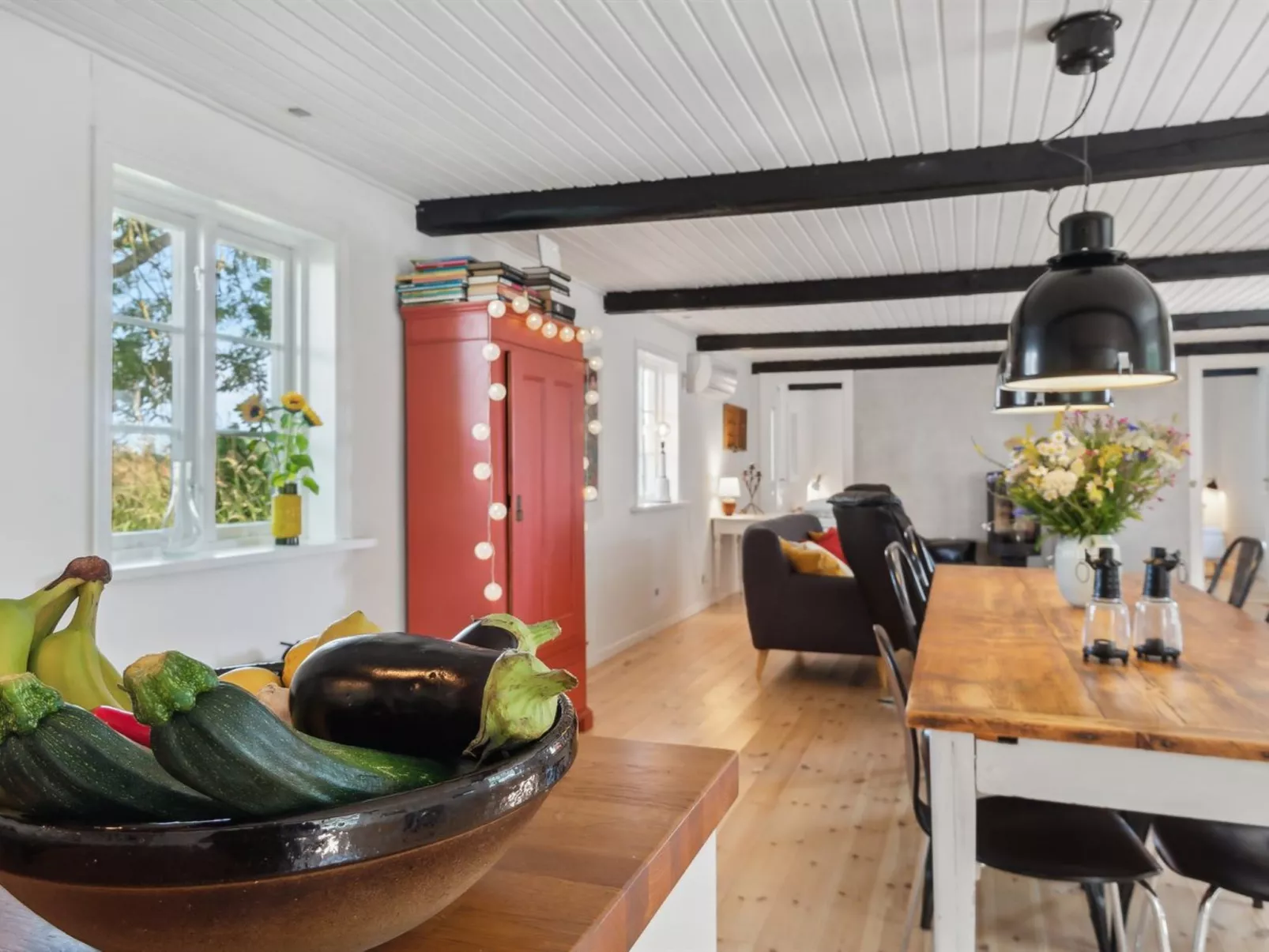 "Héléne" - 2.4km from the sea-Binnen