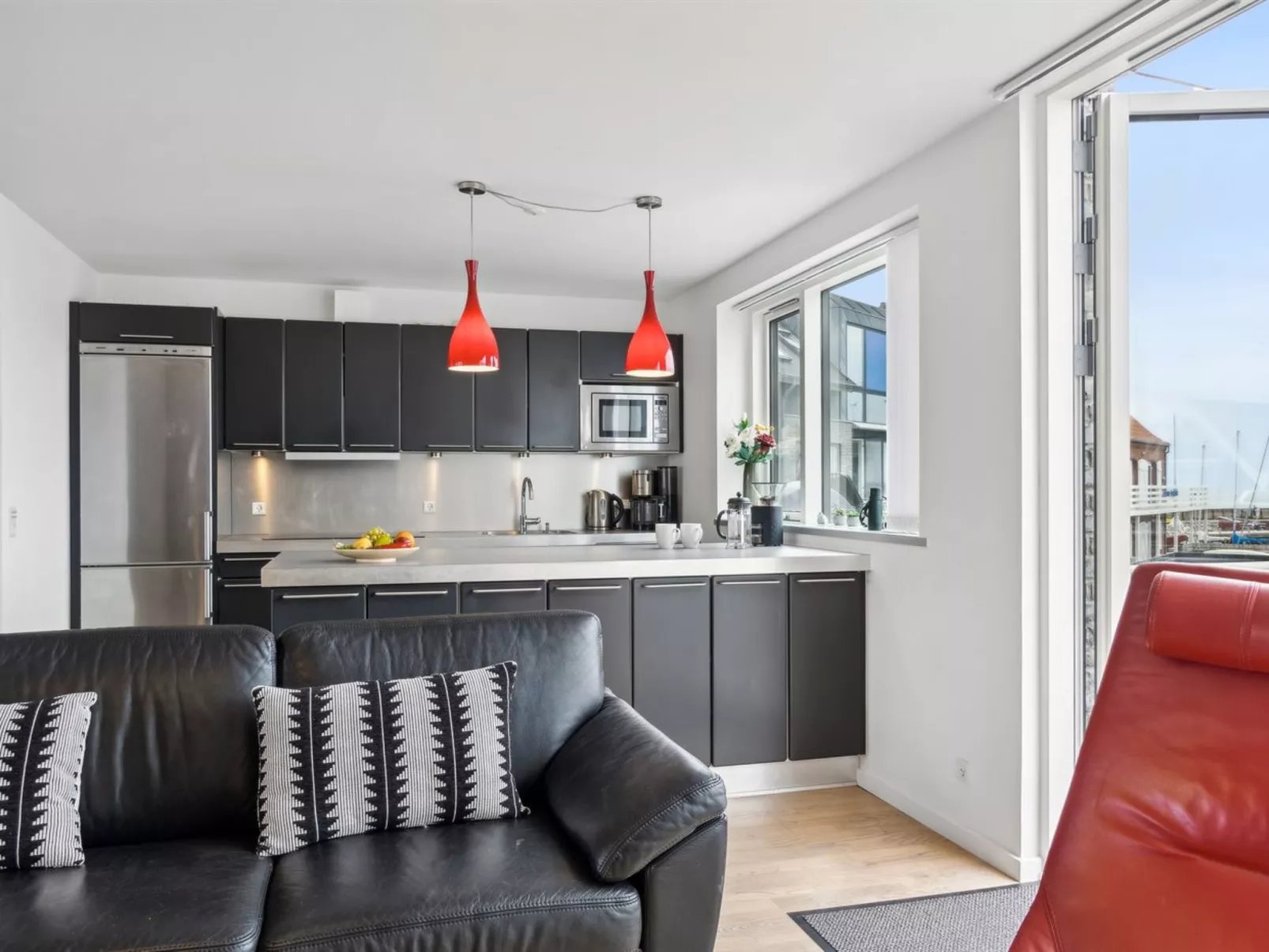 "Skade" - 10m from the sea-Binnen