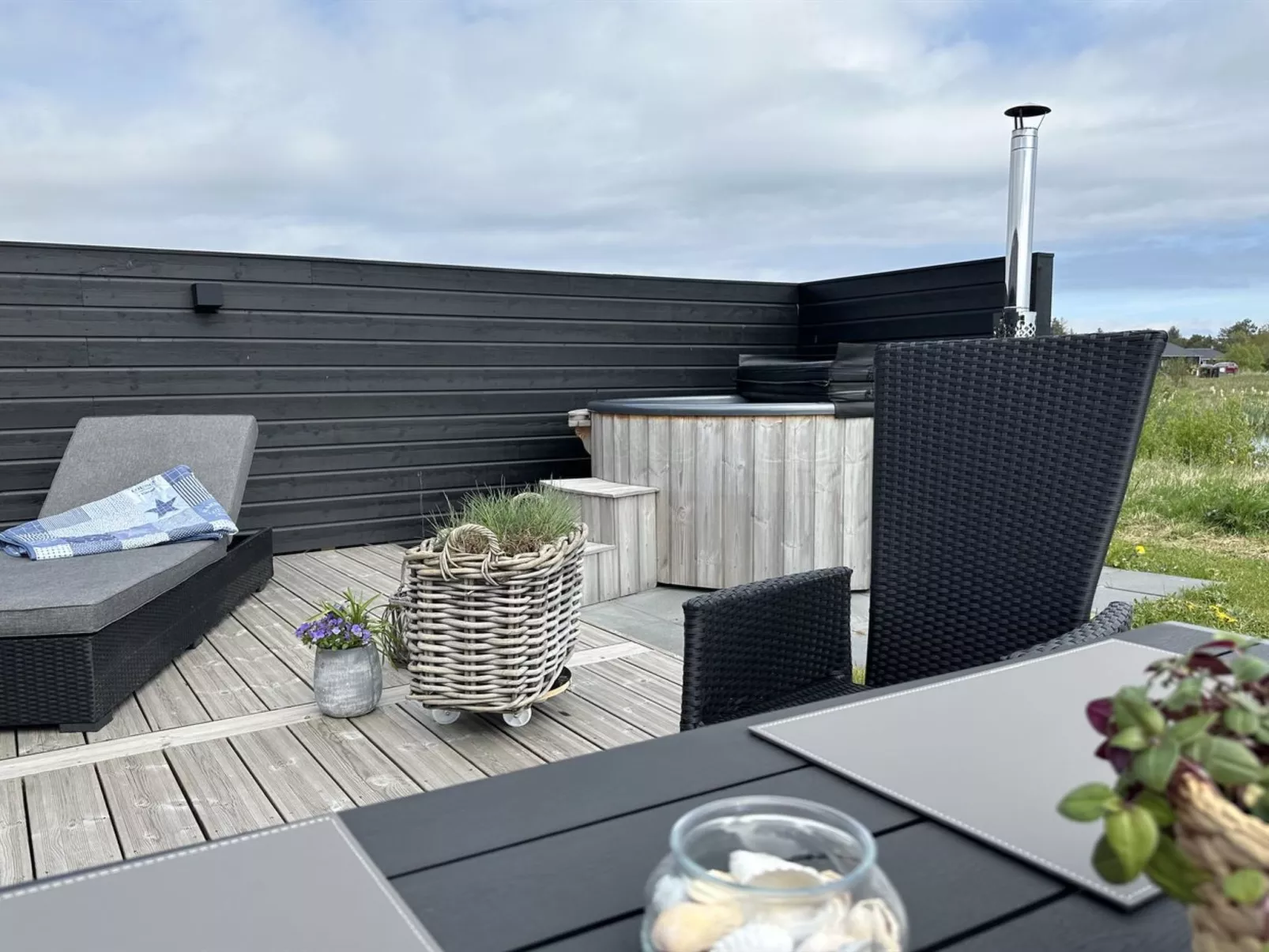 "Frithbjorn" - 900m from the sea-Buiten