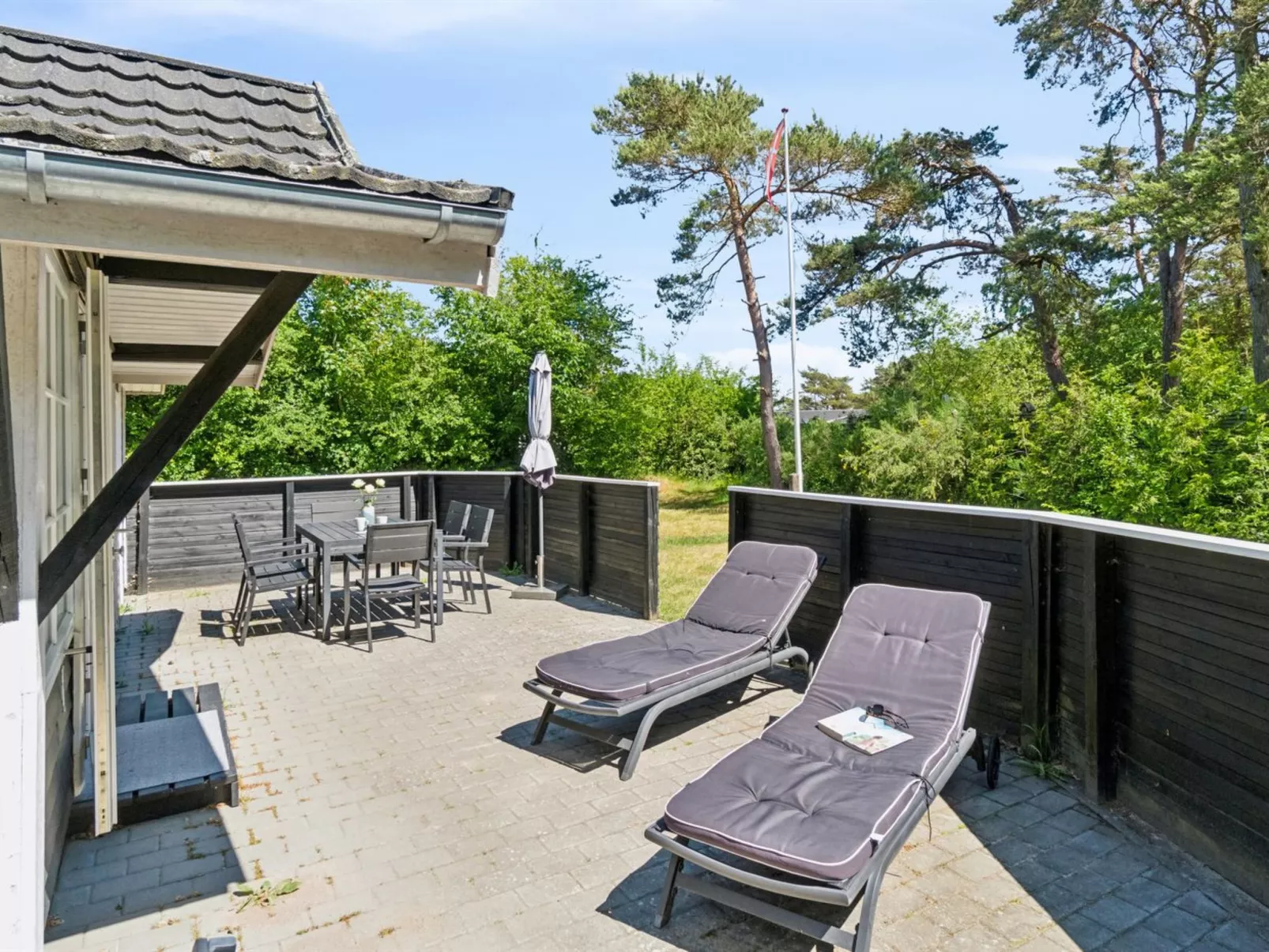 "Horsten" - 270m from the sea-Buiten