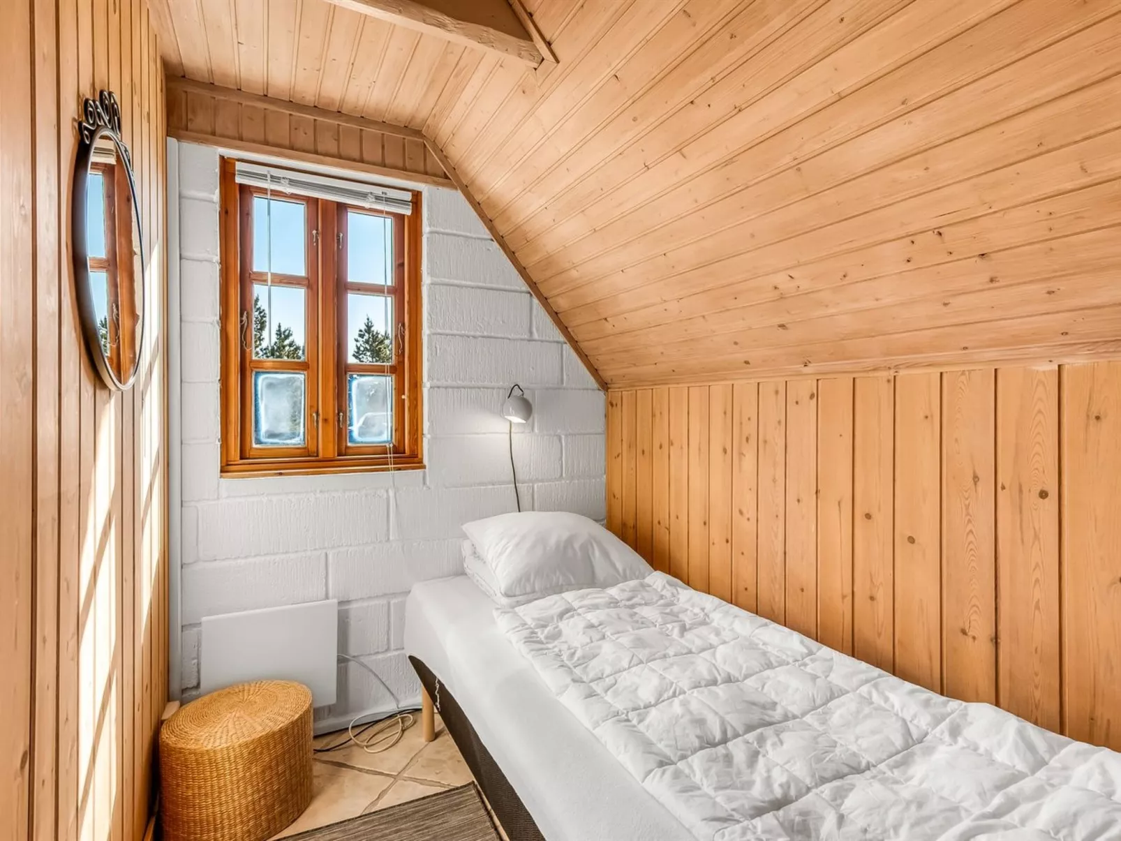 "Arlina" - 600m from the sea-Binnen