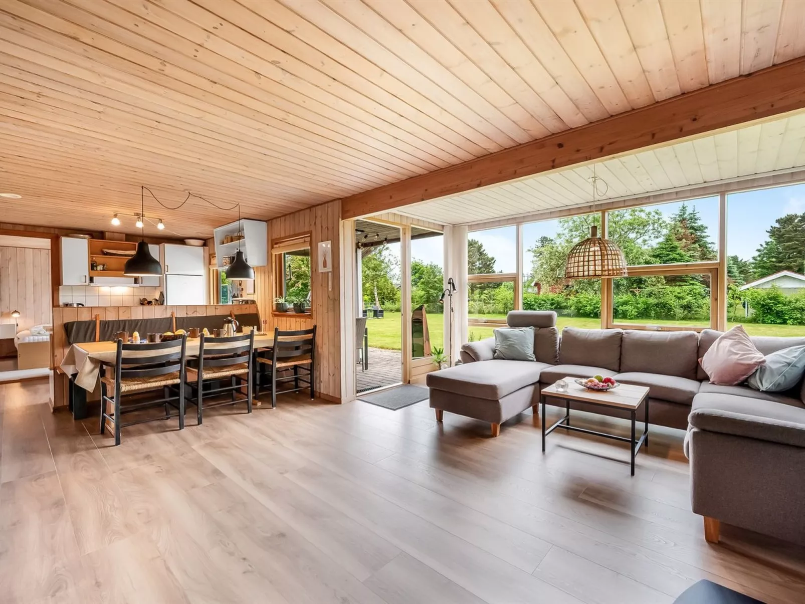 "Tian" - 400m to the fjord-Binnen