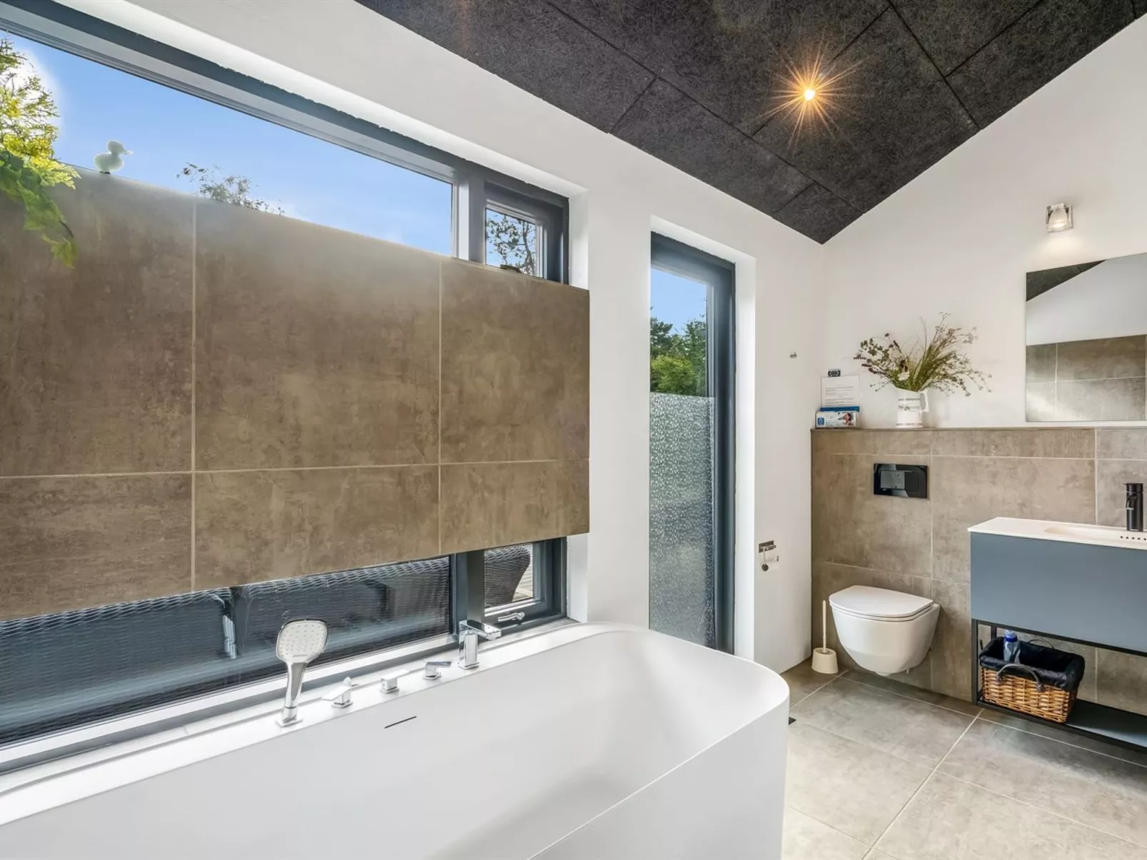 "Jahn" - 250m to the fjord-Binnen