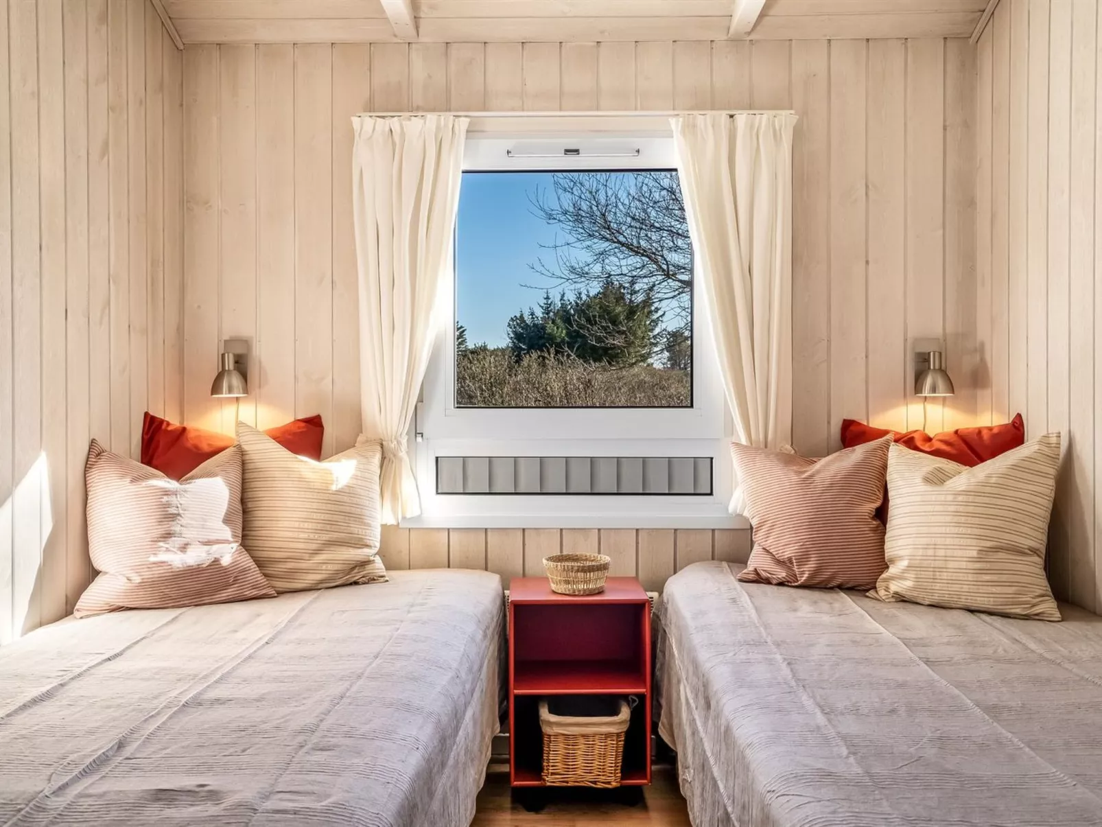 "Henri" - 1.2km from the sea-Binnen