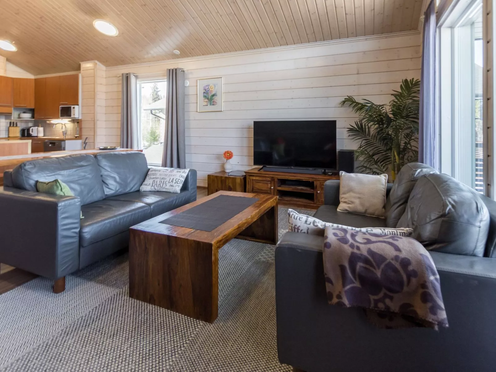 Hallan karhu b, paritalo-Binnen