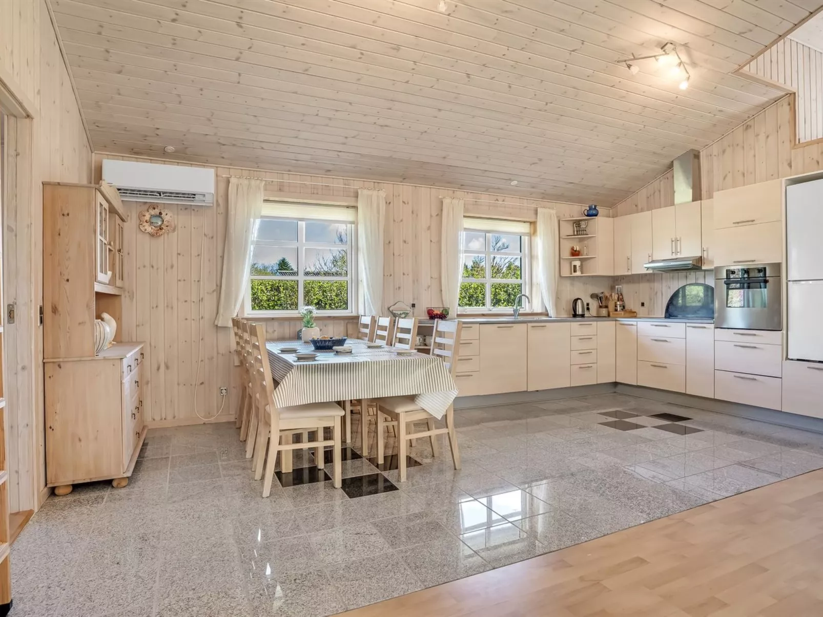 "Elsabet" - 600m to the fjord-Binnen