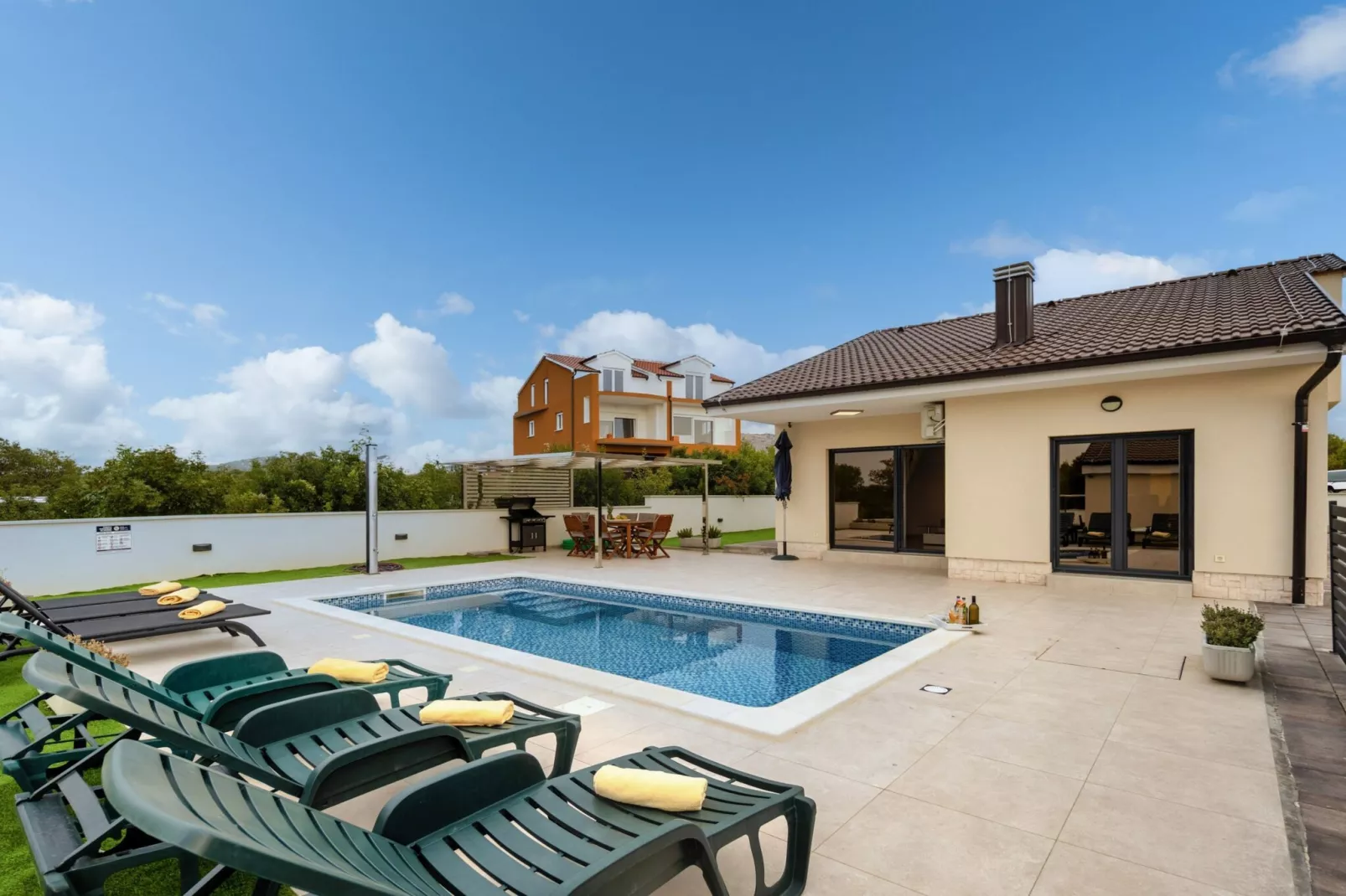 Villa Shaula 2 - Three Bedroom House with Pool-Zwembad