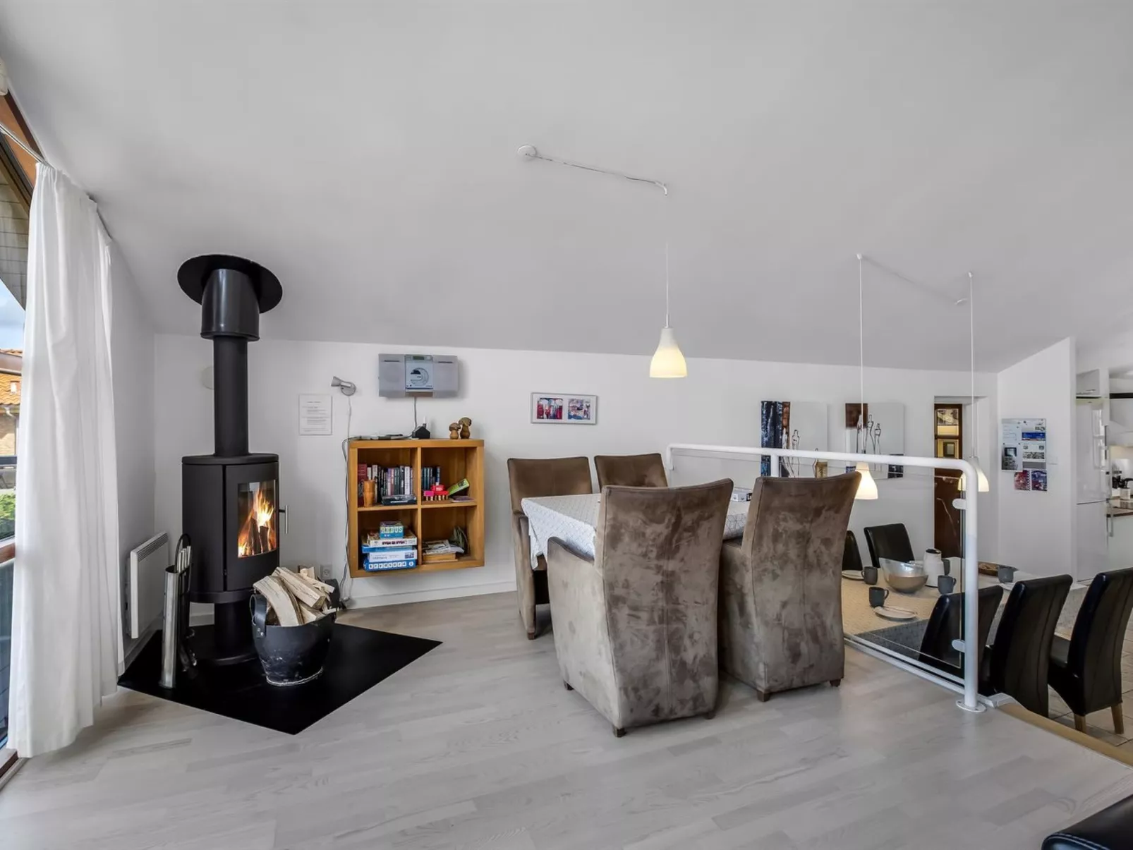 "Rouwen" - 120m from the sea-Binnen