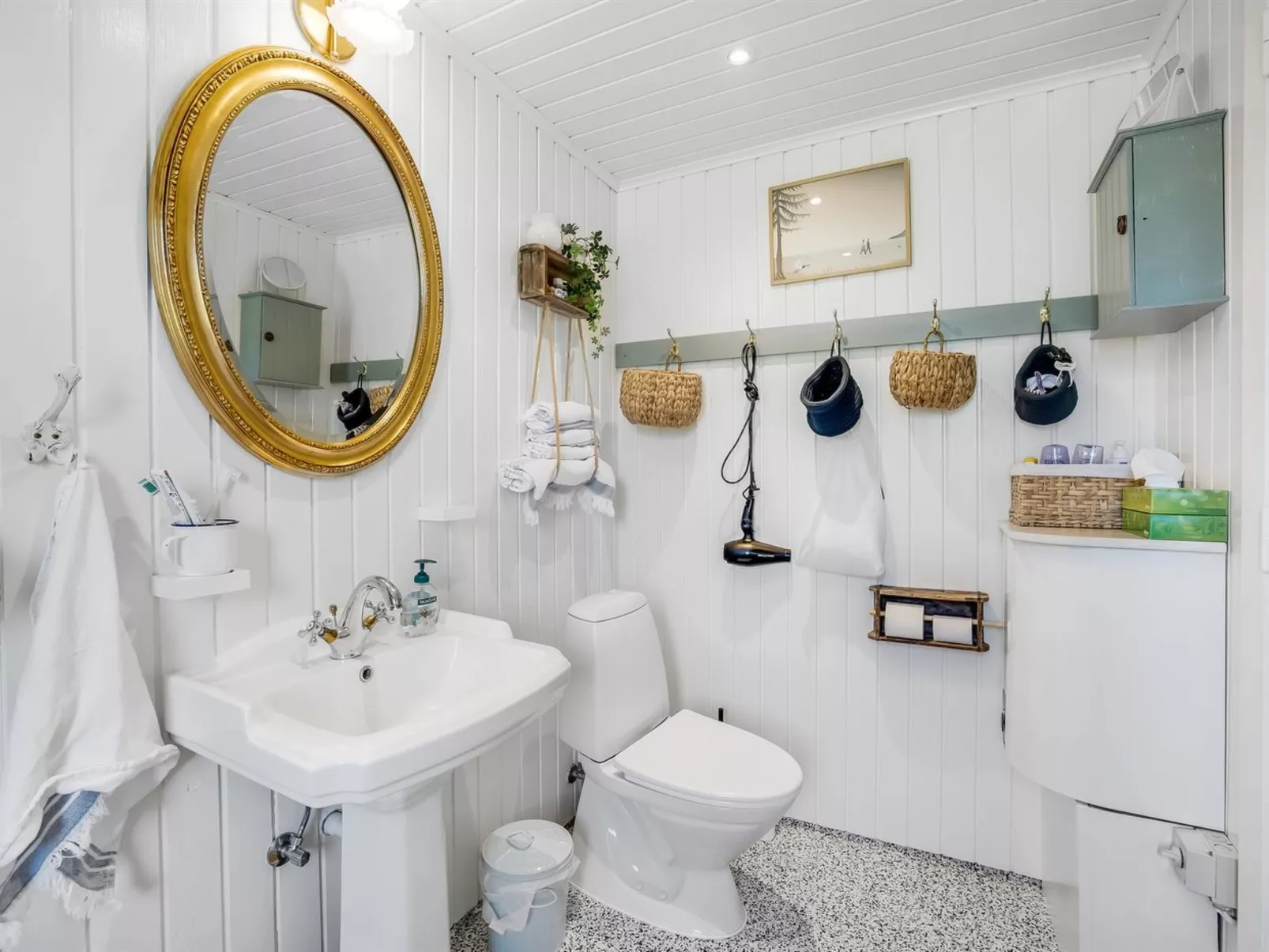 "Voitto" - 1km to the fjord-Binnen