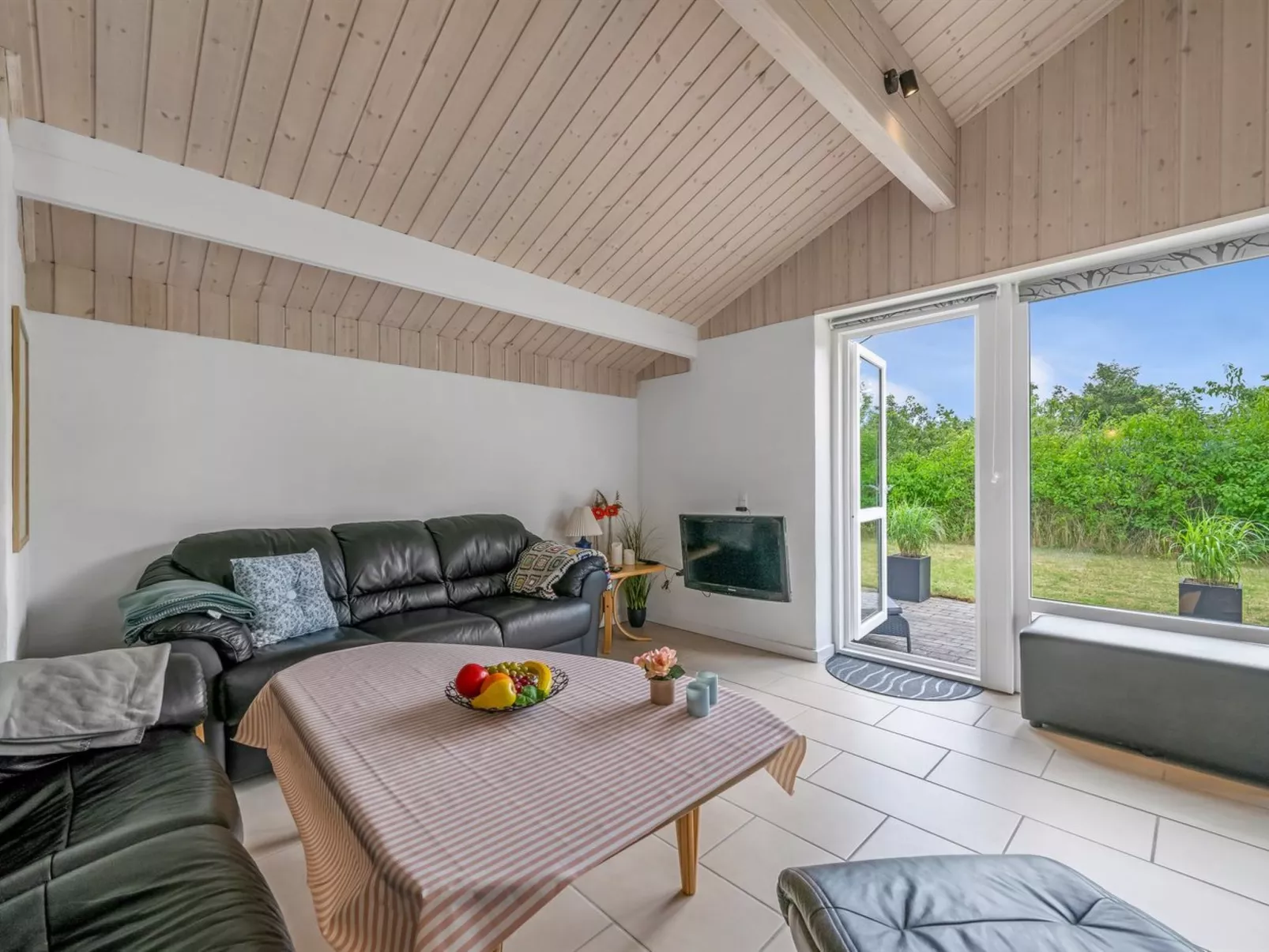 "Blesse" - 500m to the fjord-Binnen