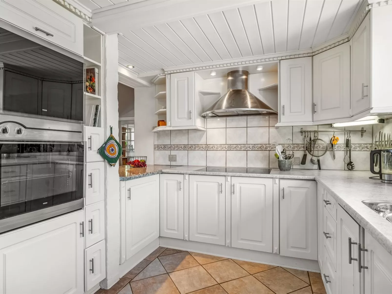 "Elia" - 5km to the fjord-Binnen