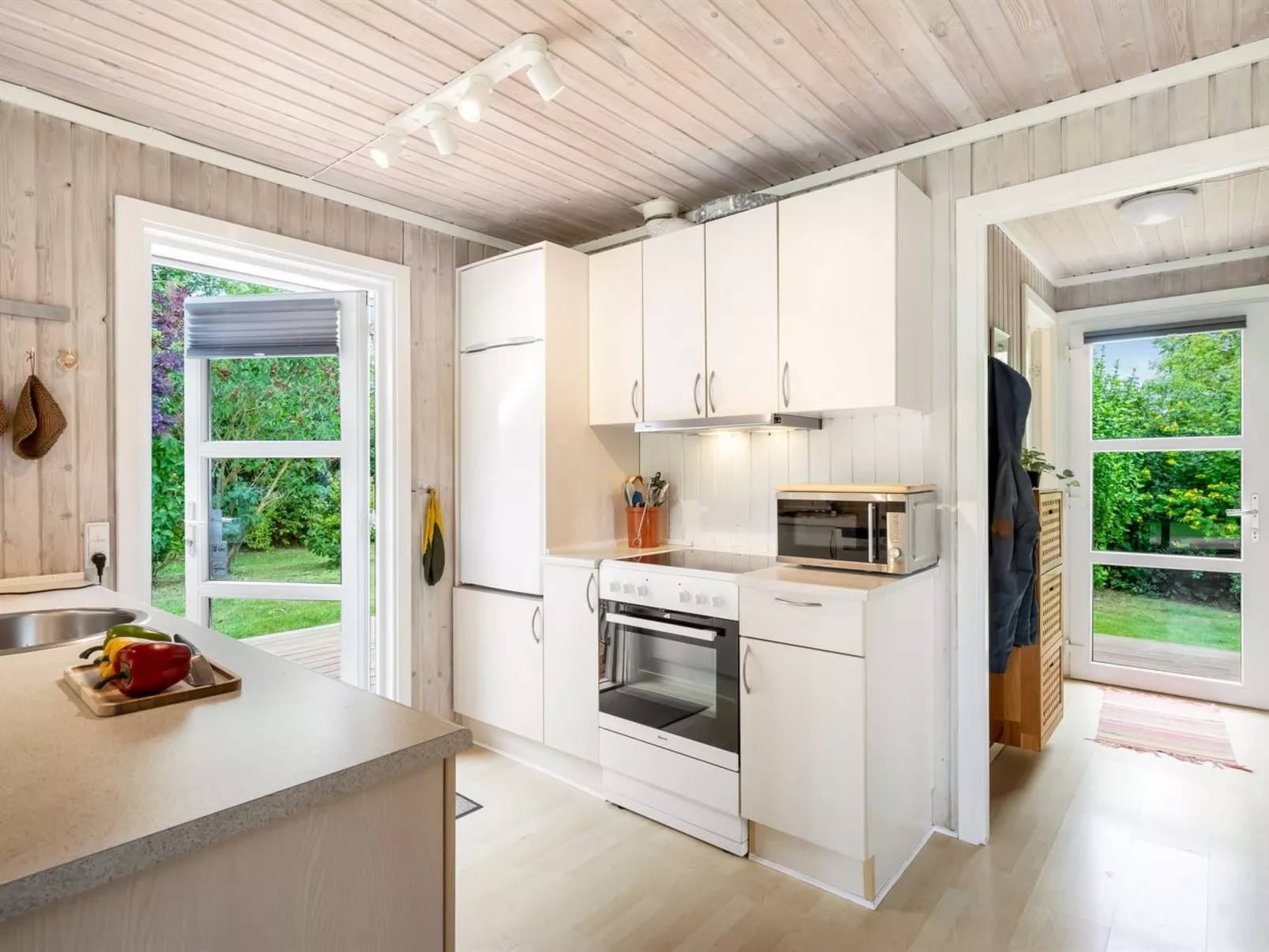 "Ellie" - 500m from the sea-Binnen