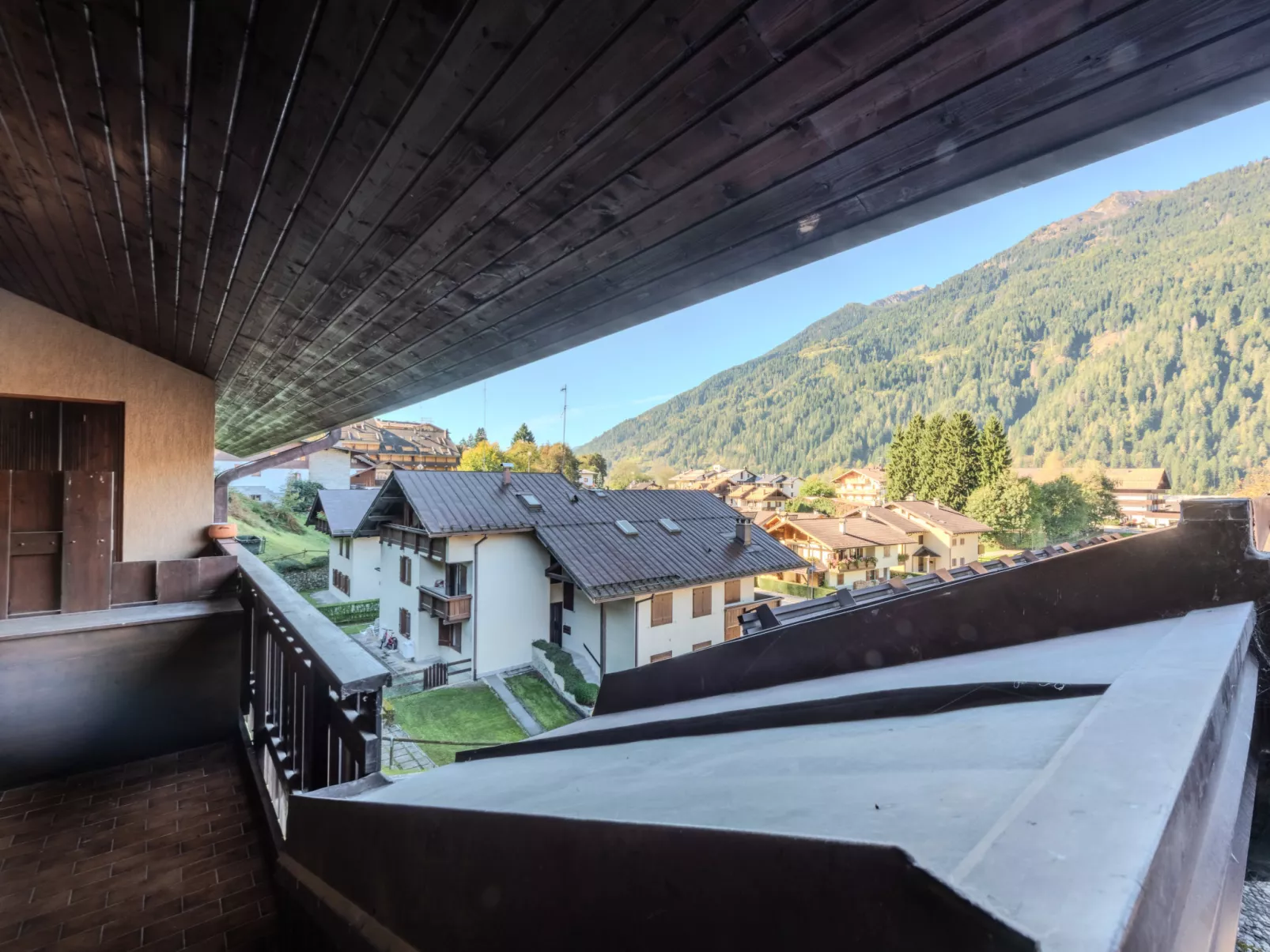 Mansarda al Doss-Buiten