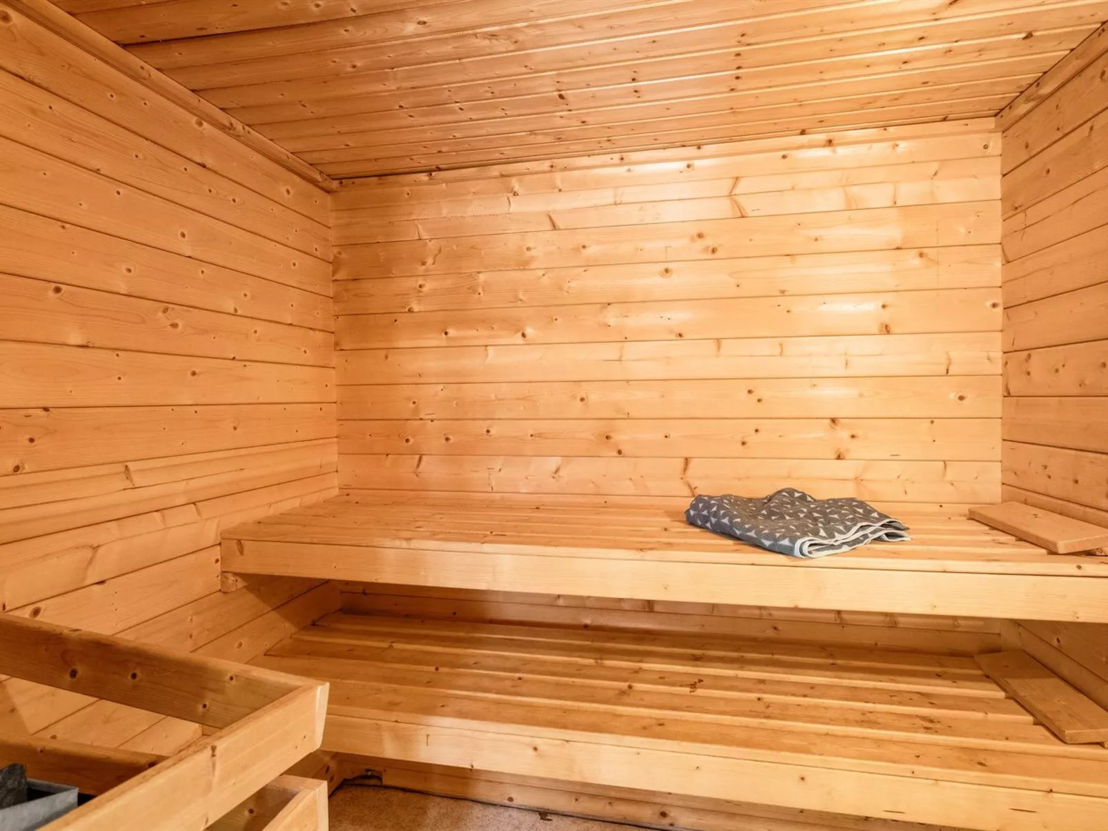 "Yrjö" - 2.5km from the sea-Binnen