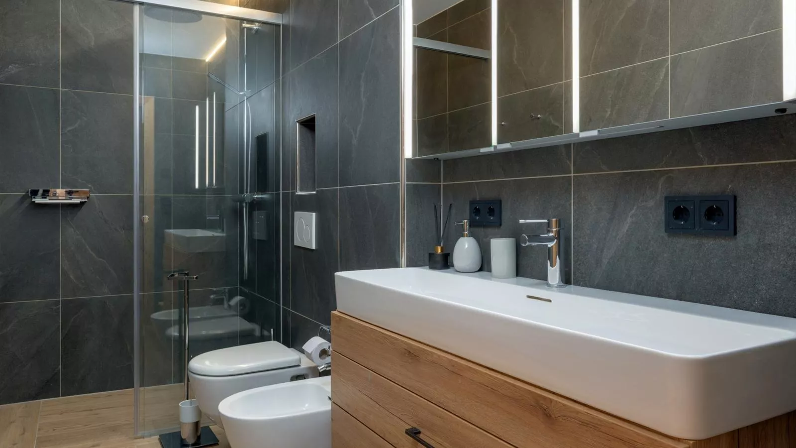 Luxury Central Kirchberg-Badkamer