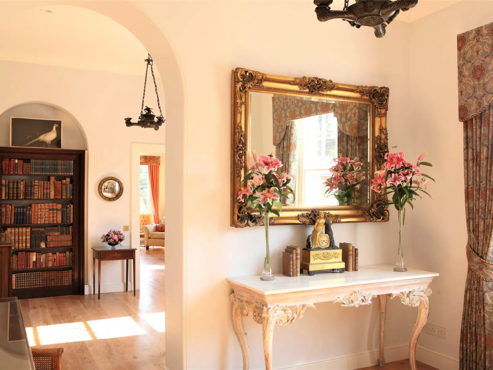 Historic Castle on River Tamar-Binnen