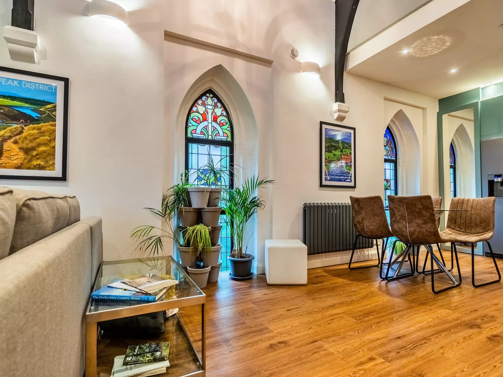 The Church Vaults-Binnen