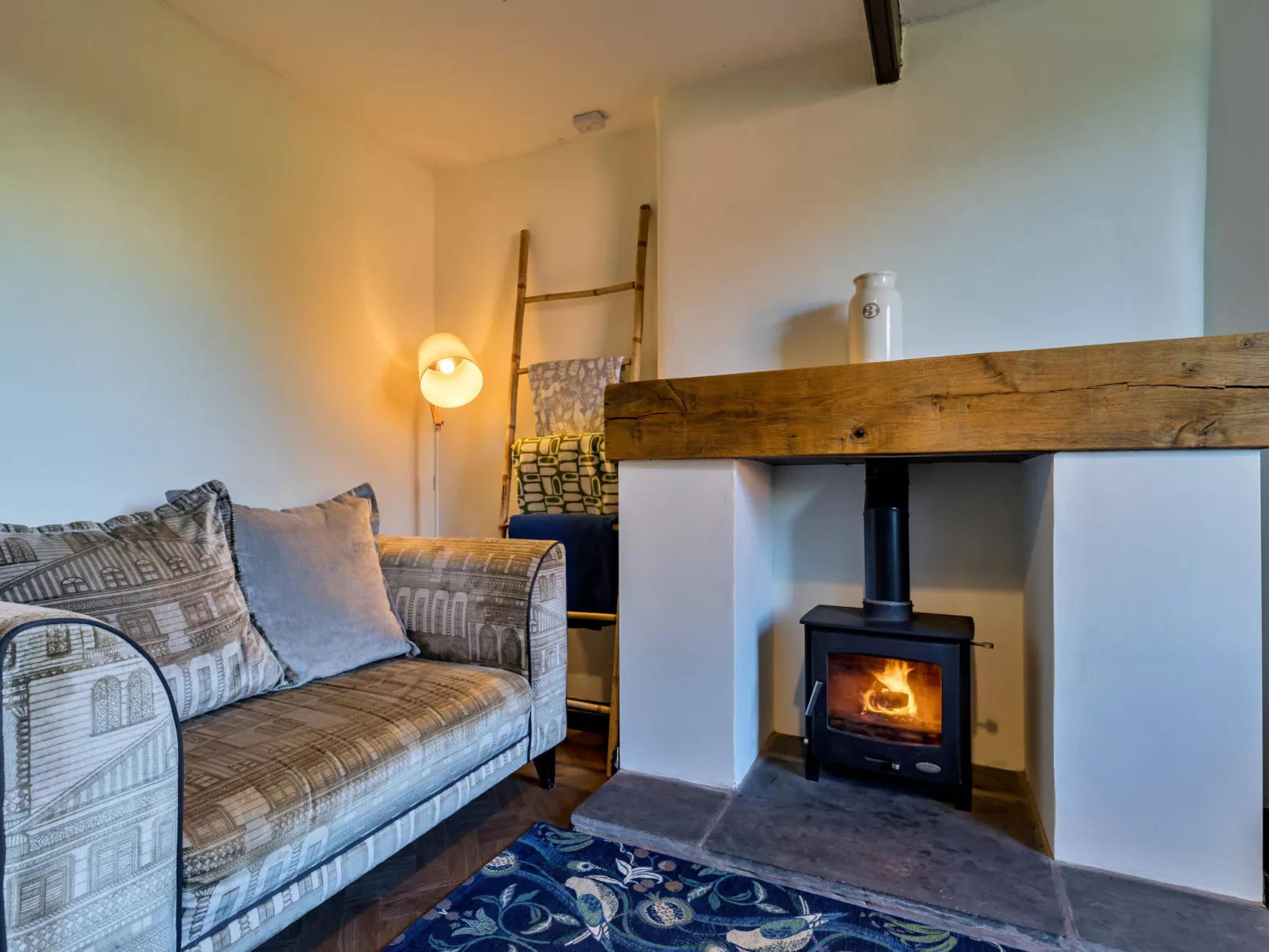 Spring Cottage-Binnen