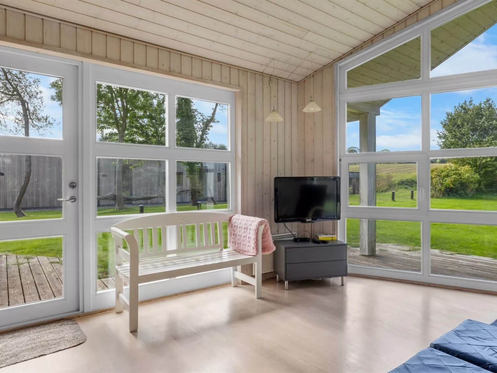 "Solja" - 85m from the sea-Binnen