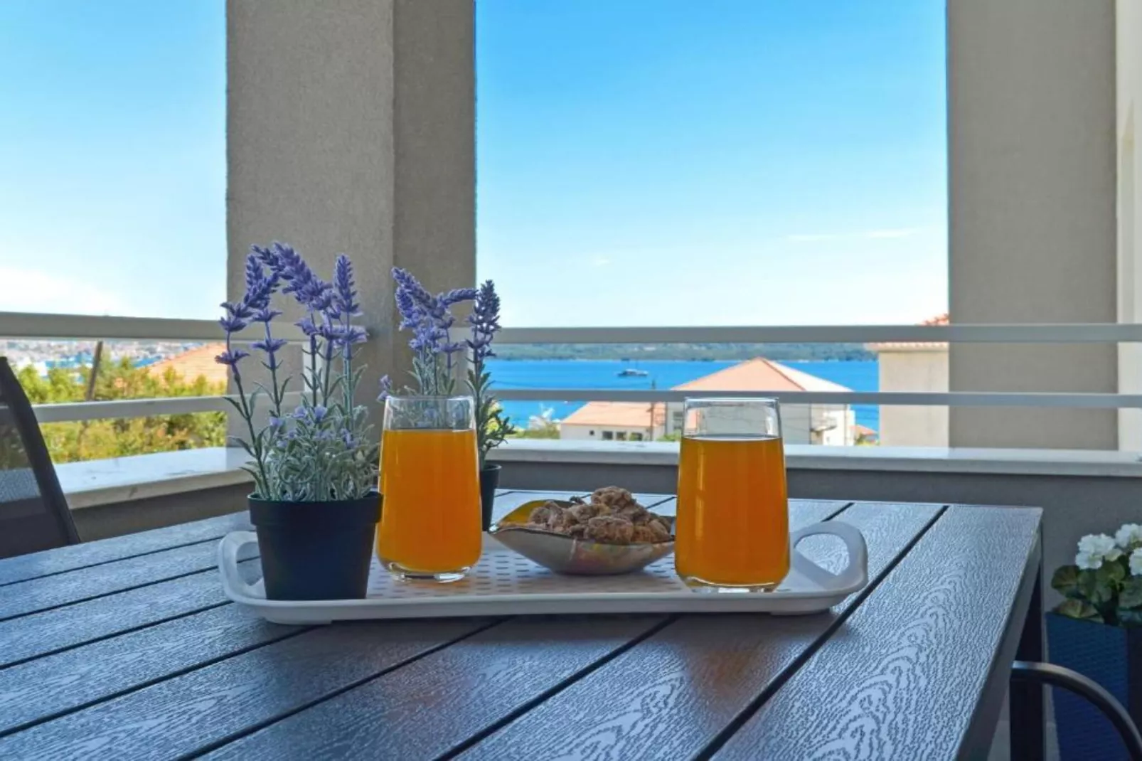 Apartment Sunshine Trogir - Three Bedroom Apartment with Balcony