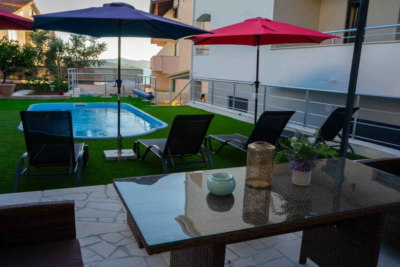 One-Bedroom Apartment (A4)-Zwembad