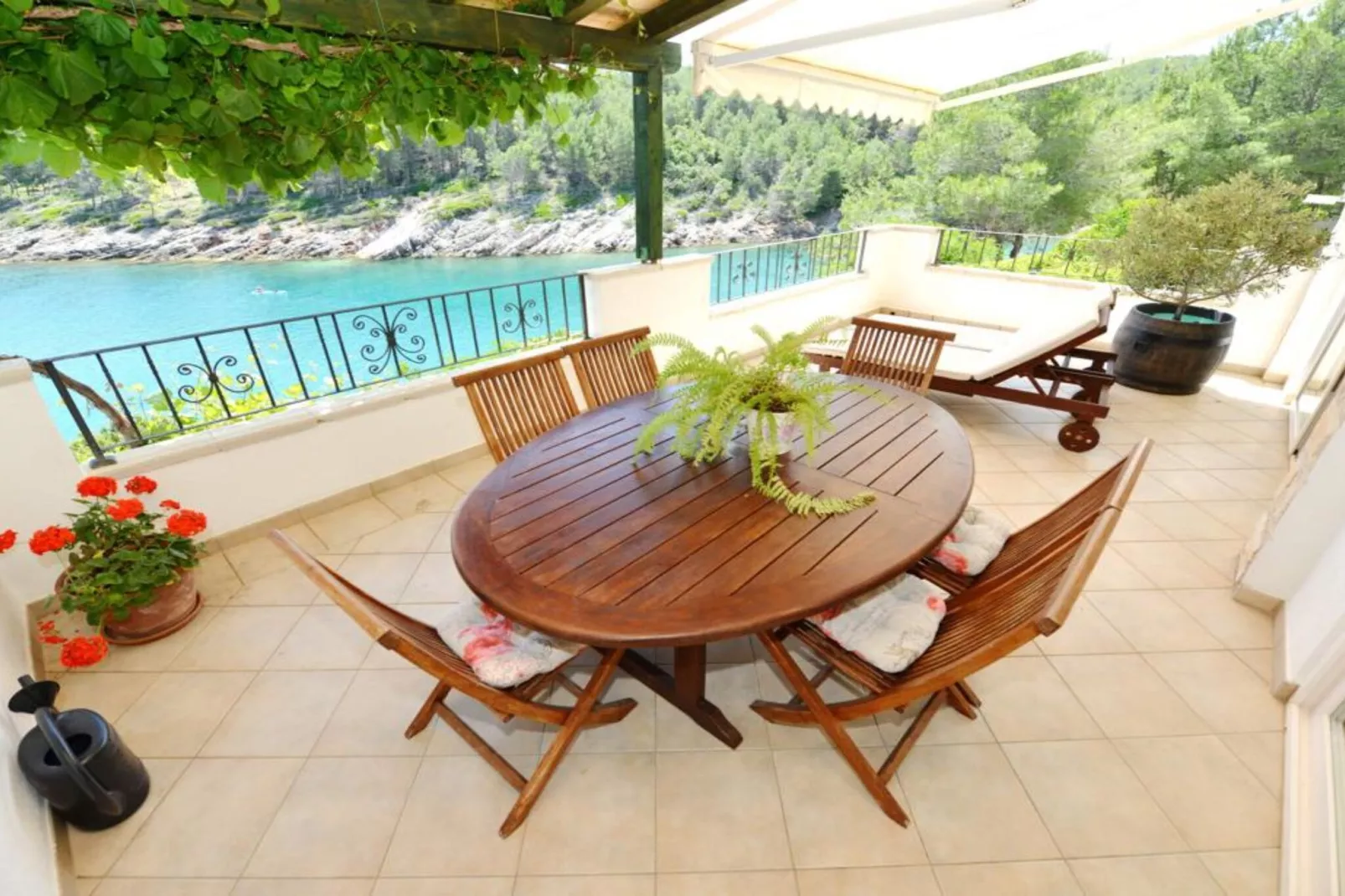 Two-Bedroom Apartment (Maslina)-Terras