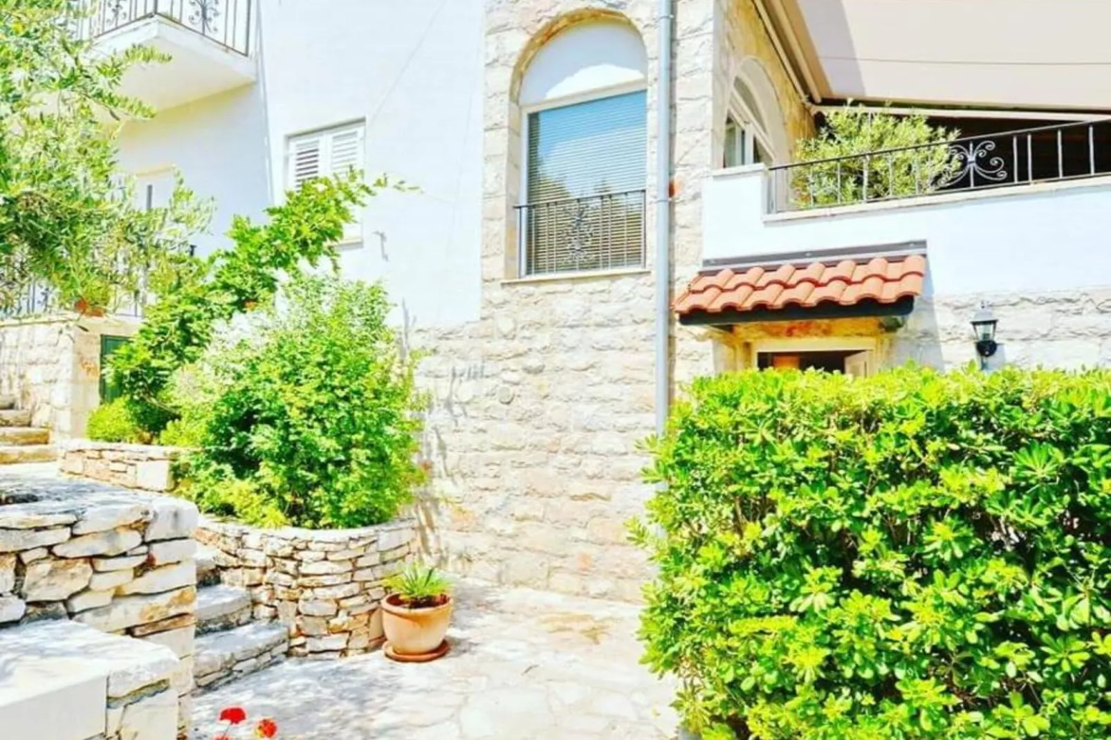 One-Bedroom Apartment (Lovor)-Buitenlucht