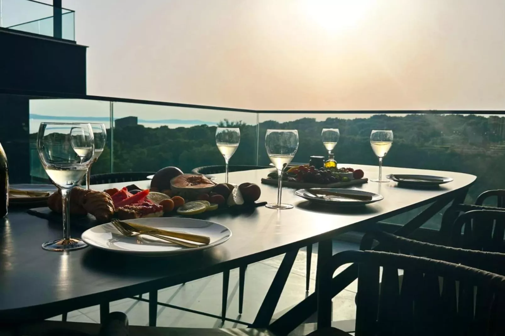 Leonarda Waterfront Residences- Three-Bedroom Penthouse with Infinity Pool (The Skyview Penthouse) - S4-Terras