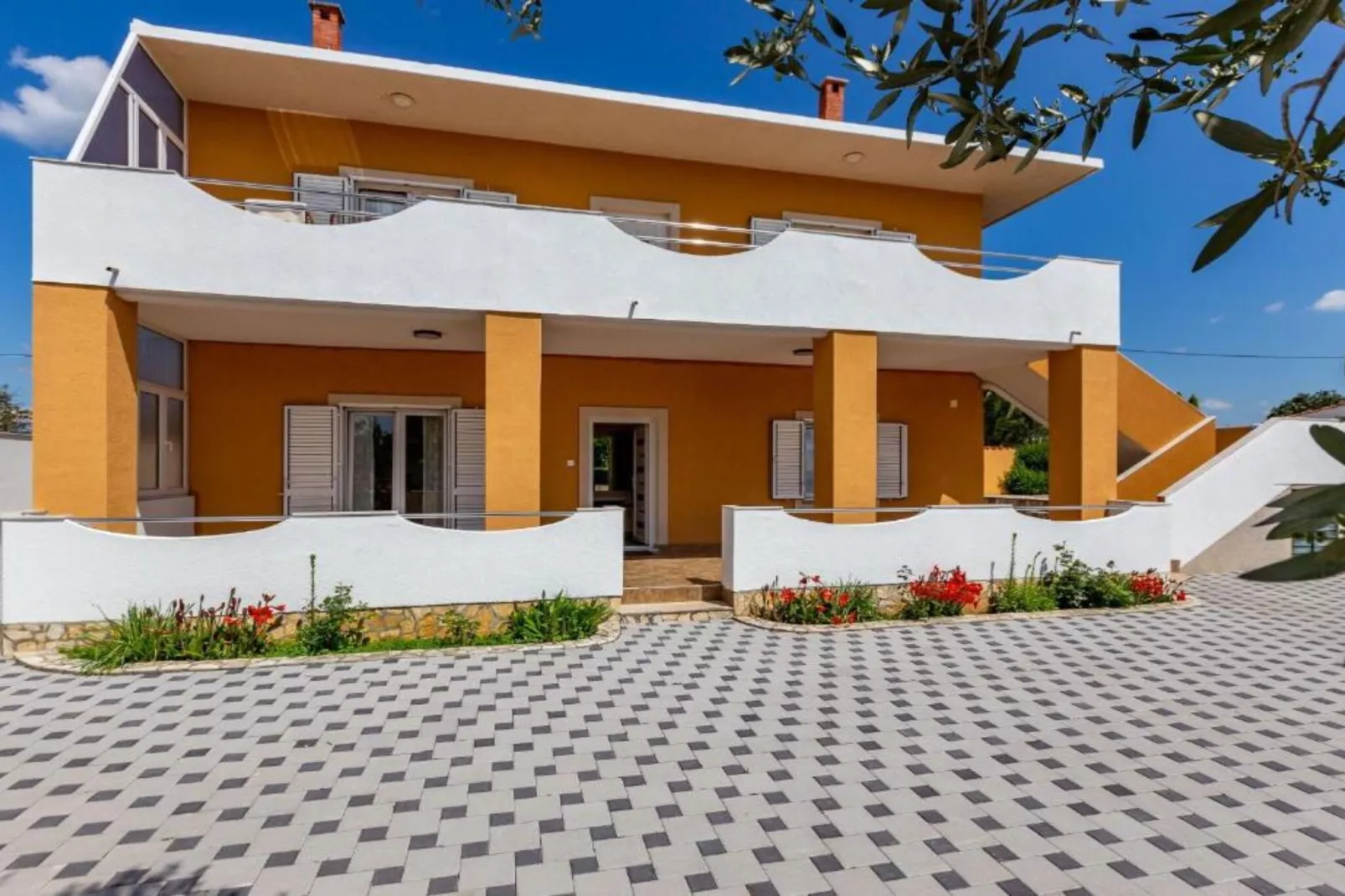 Peaceful Murvica Villa Pool, Garden, and Modern Comfort - Two Bedroom Holiday Home with Private Pool-Buitenlucht