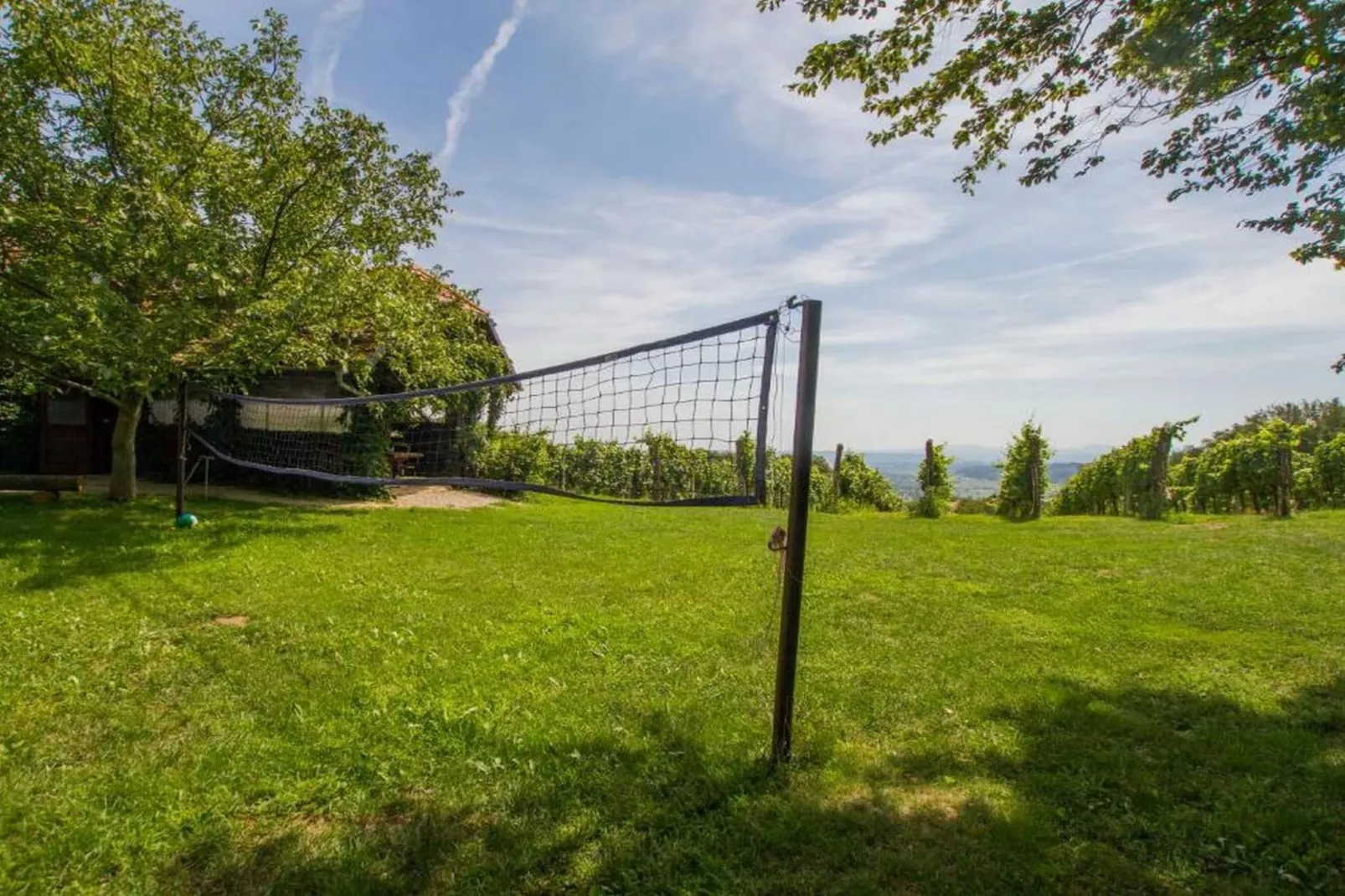 Rustic Charm Cottage Country House with Sauna - Five Bedroom  Holiday Home with Sauna-Buitenlucht