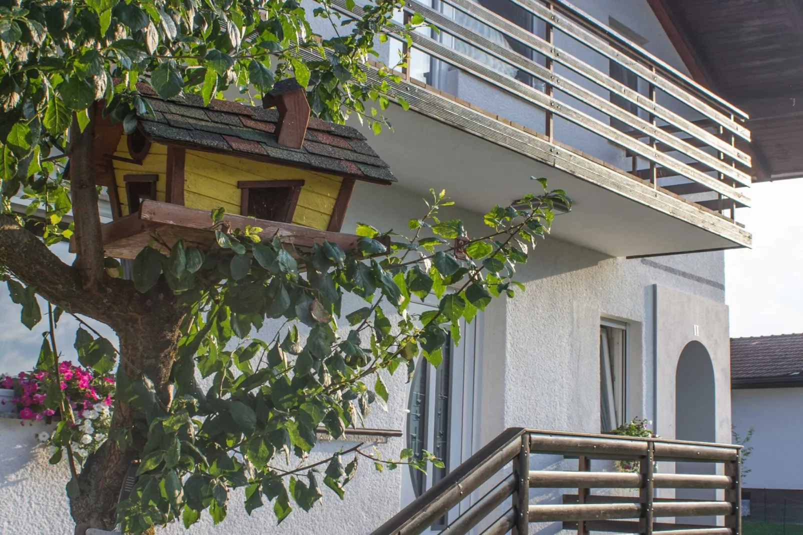 Cozy Holiday Home with Garden, BBQ, and Outdoor Dining Area in Rečica ob Savinji - Two Bedroom Apartment-Buitenlucht