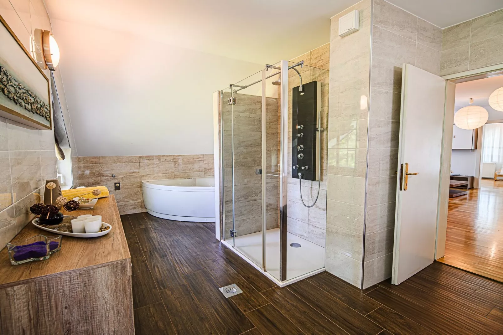 Stunning Rural Holiday Home with Garden and BBQ -  Four Bedroom Holiday Home-Badkamer