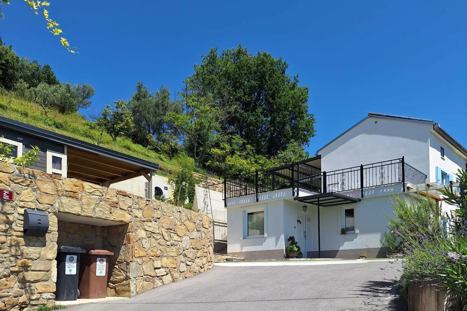 Secluded Authentic Apartment with Terrace - Studio Apartment with Terrace