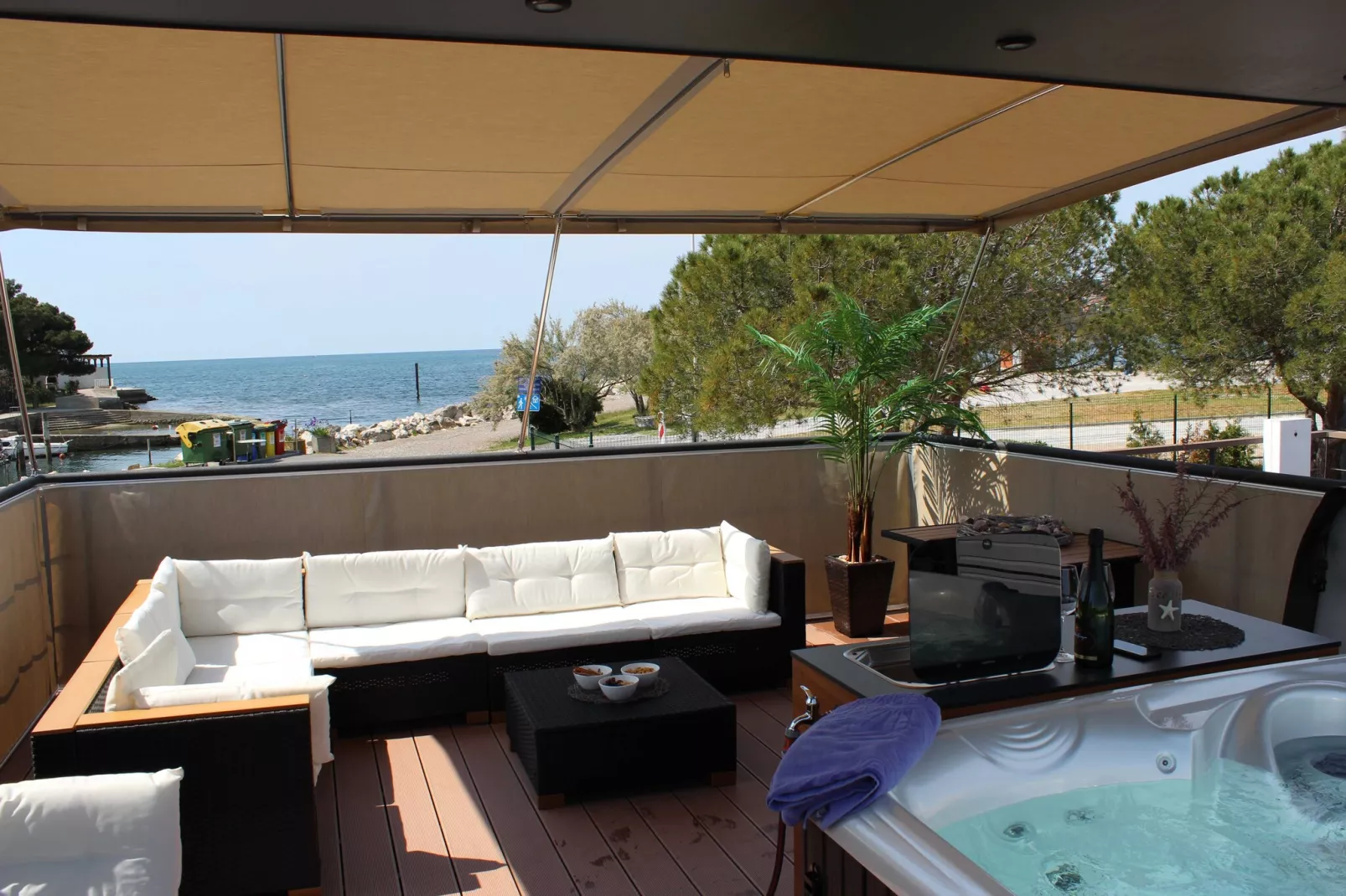 The Seaborn Residence - Two Bedroom Floating House-Terras