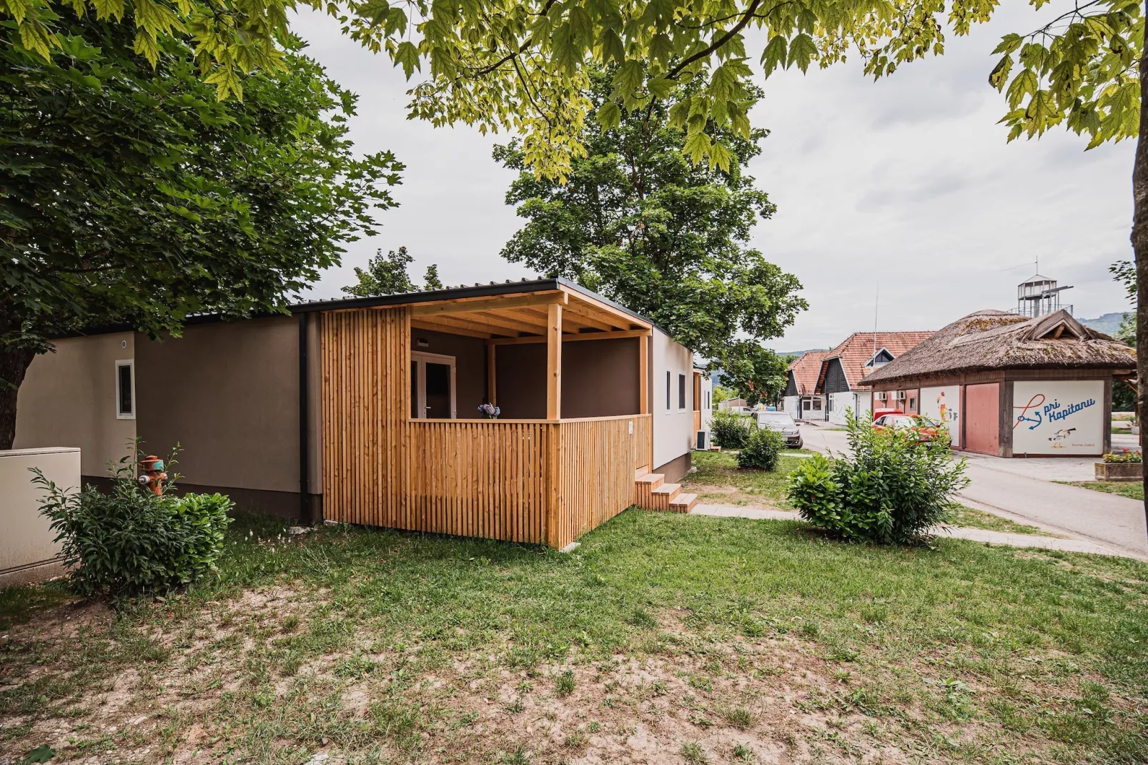 Lake Serenity Premium Mobile Homes with Thermal Riviera Tickets - Three Bedroom Mobile Home 15\/024-Buitenlucht