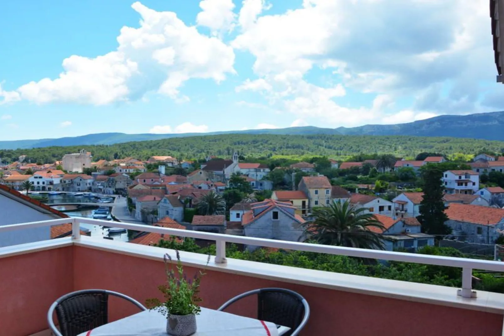 One Bedroom Apartment with Balcony and Sea View 2-Terrasbalkon