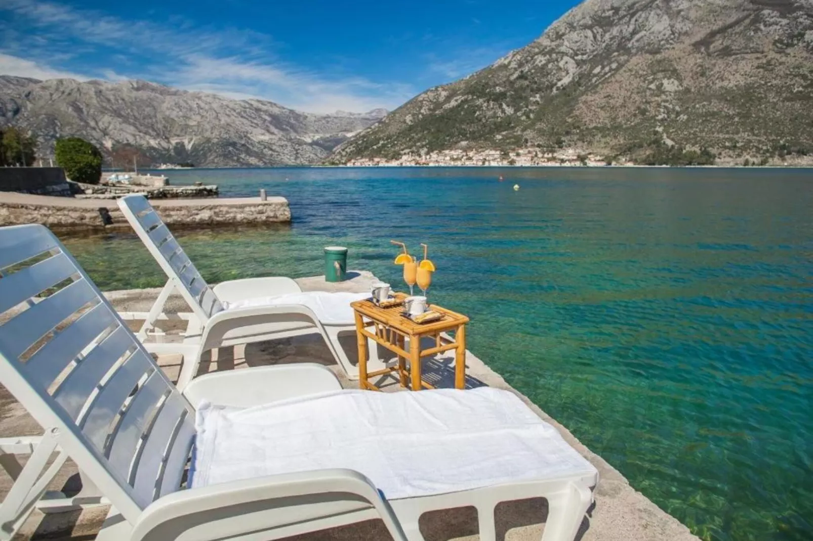 Charming Seaside Escape in Kotor - One Bedroom Apartment with Sea View 2-Buitenlucht