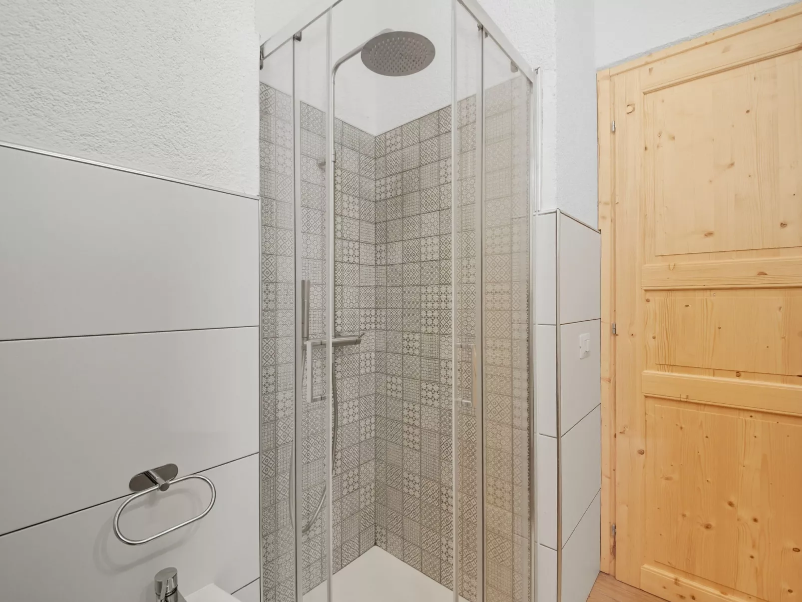 Iris 5, Terza Spiaggia-Binnen