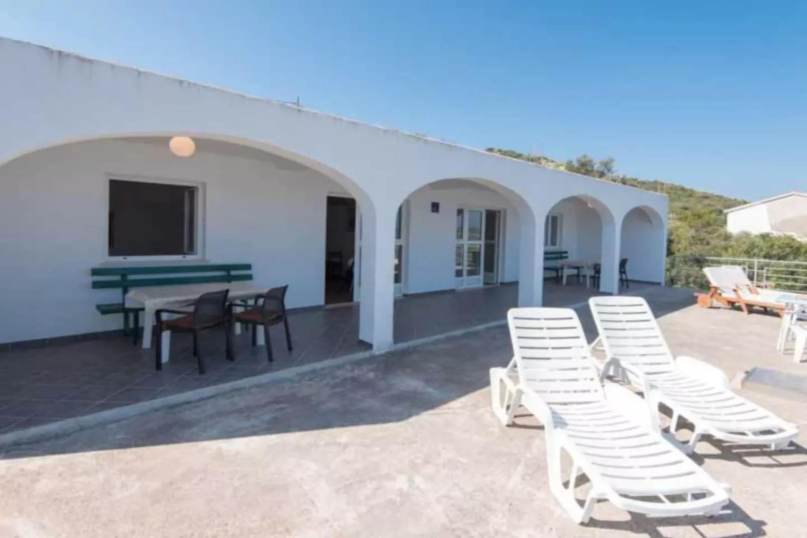 Spacious and Cozy Seafront Apartments - One Bedroom Apartment with Terrace and Sea View-Buitenlucht