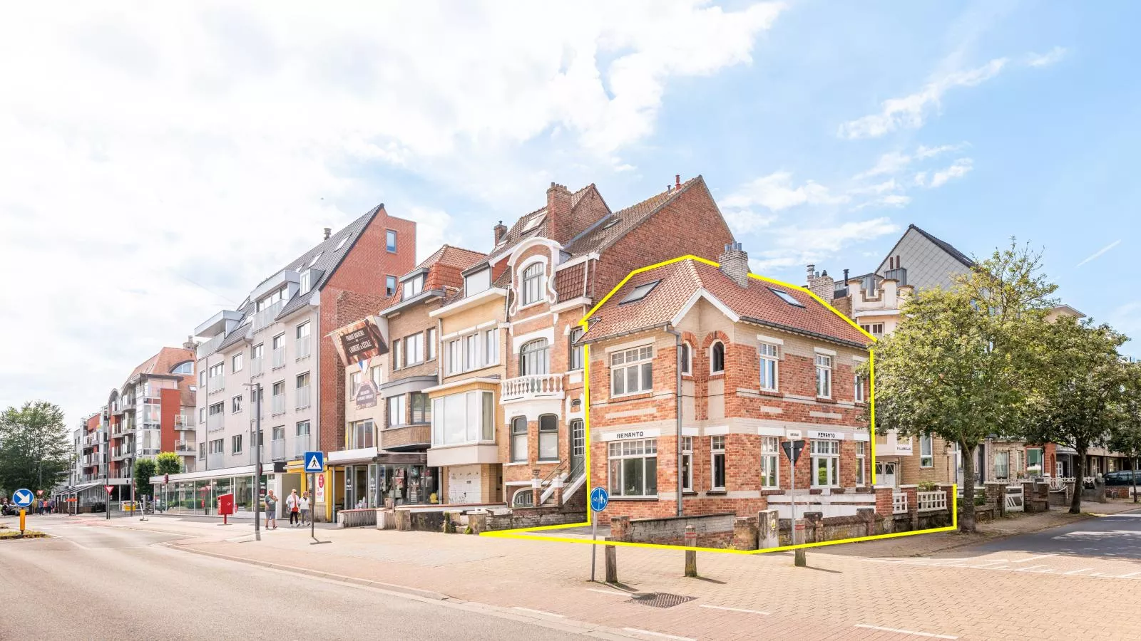 Au Coin-Buitenkant zomer