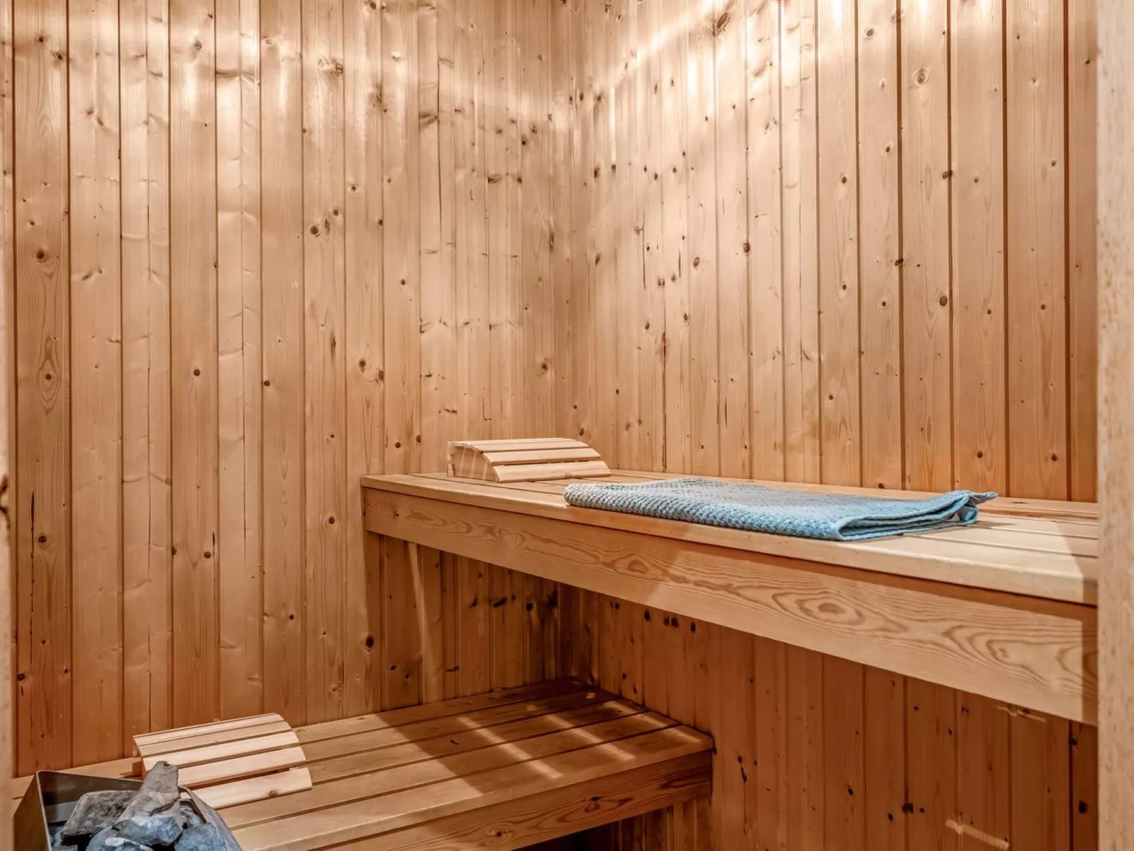 "Amber" - 300m from the sea-Binnen