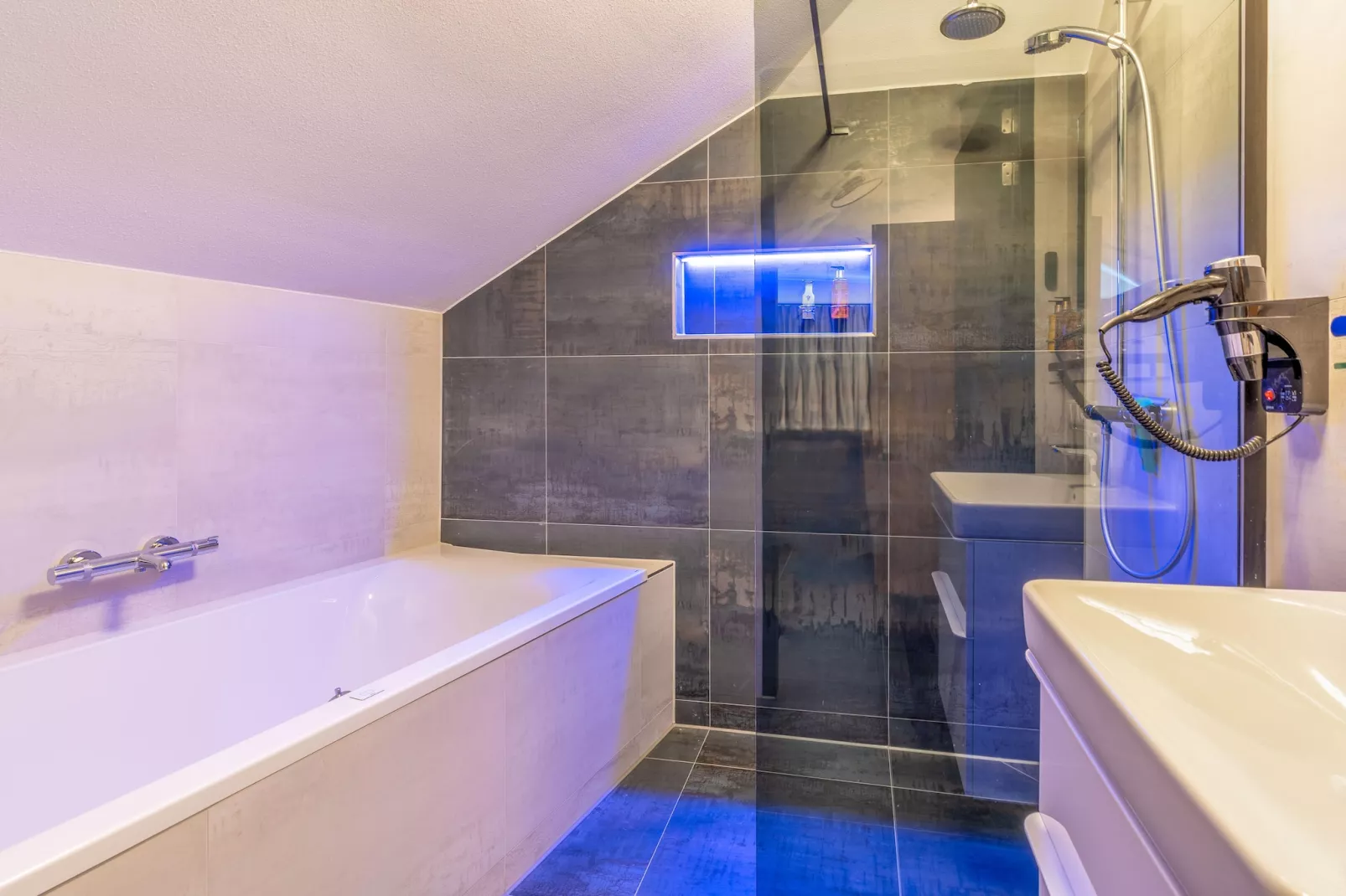 Waalerburght 18-Badkamer