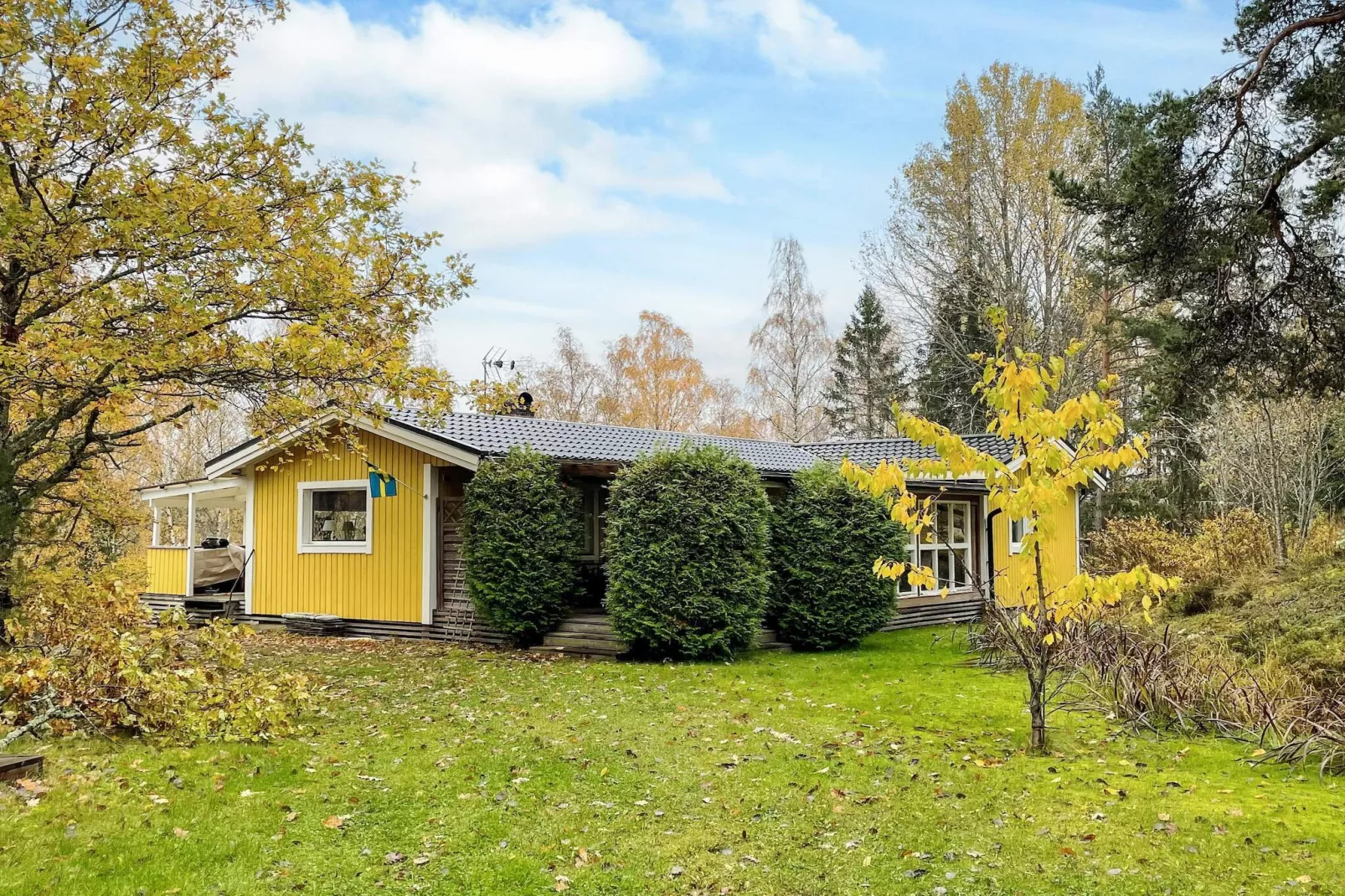 Gezellig toevluchtsoord in het bos met bubbelbad-Buitenlucht