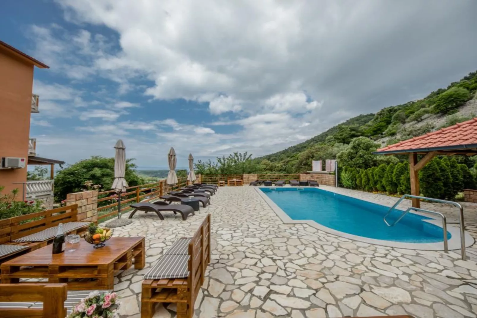 Three Bedroom Apartment with Terrace 2-Zwembad