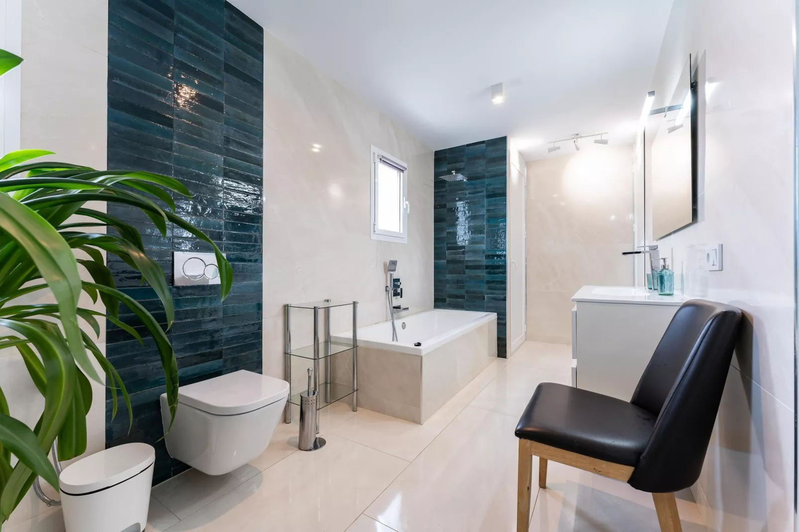 CT 376 - Faro's Calypso Duplex Penthouse - Walking distance to Beach-Badkamer