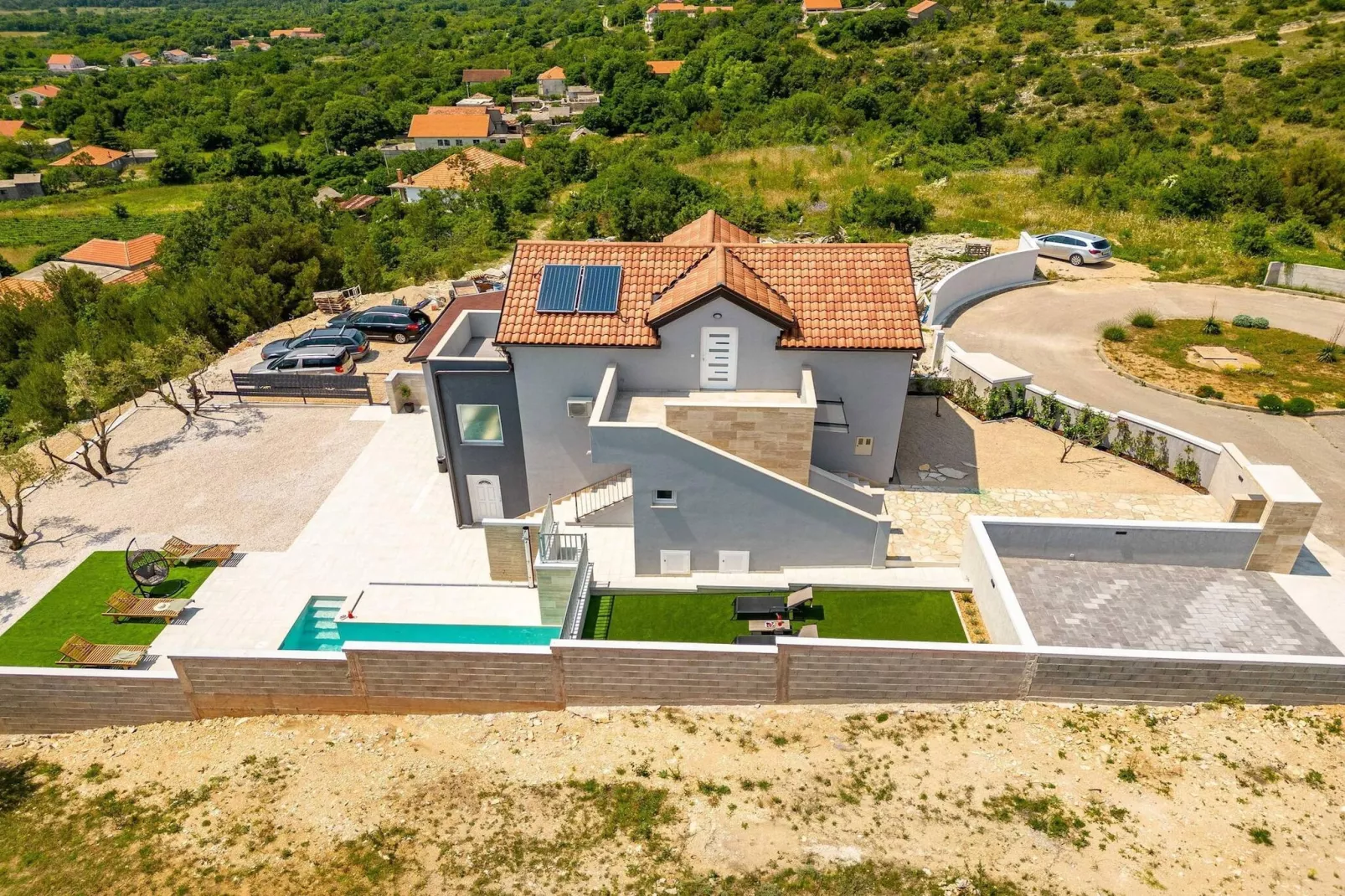 Villa Pezer with heated pool & sauna-Buitenkant zomer