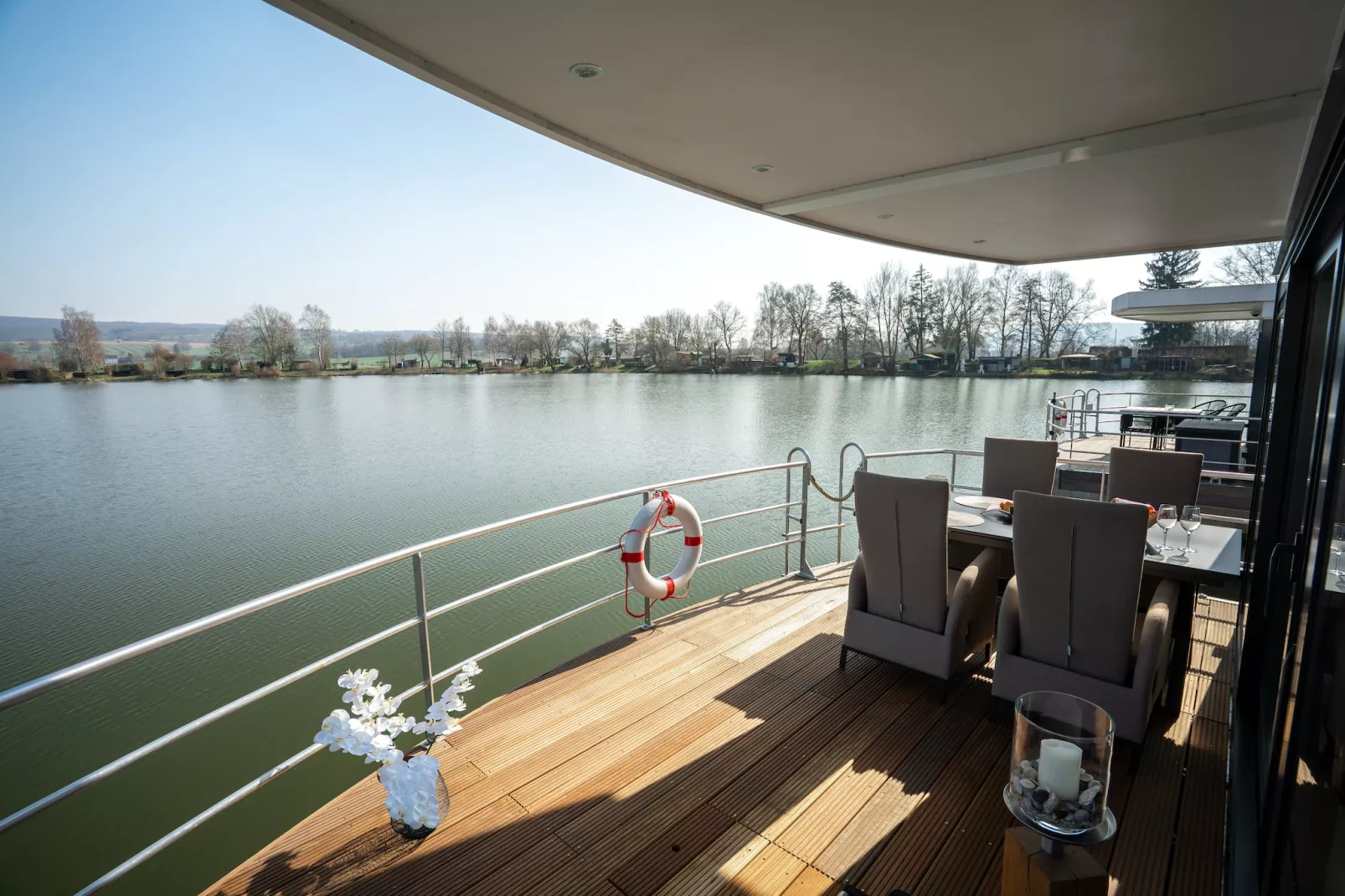 Hausboot in Höxter-Terrasbalkon