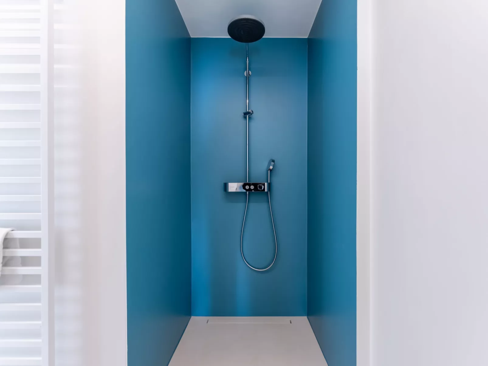 Marie Antoinette close by the sea-Binnen